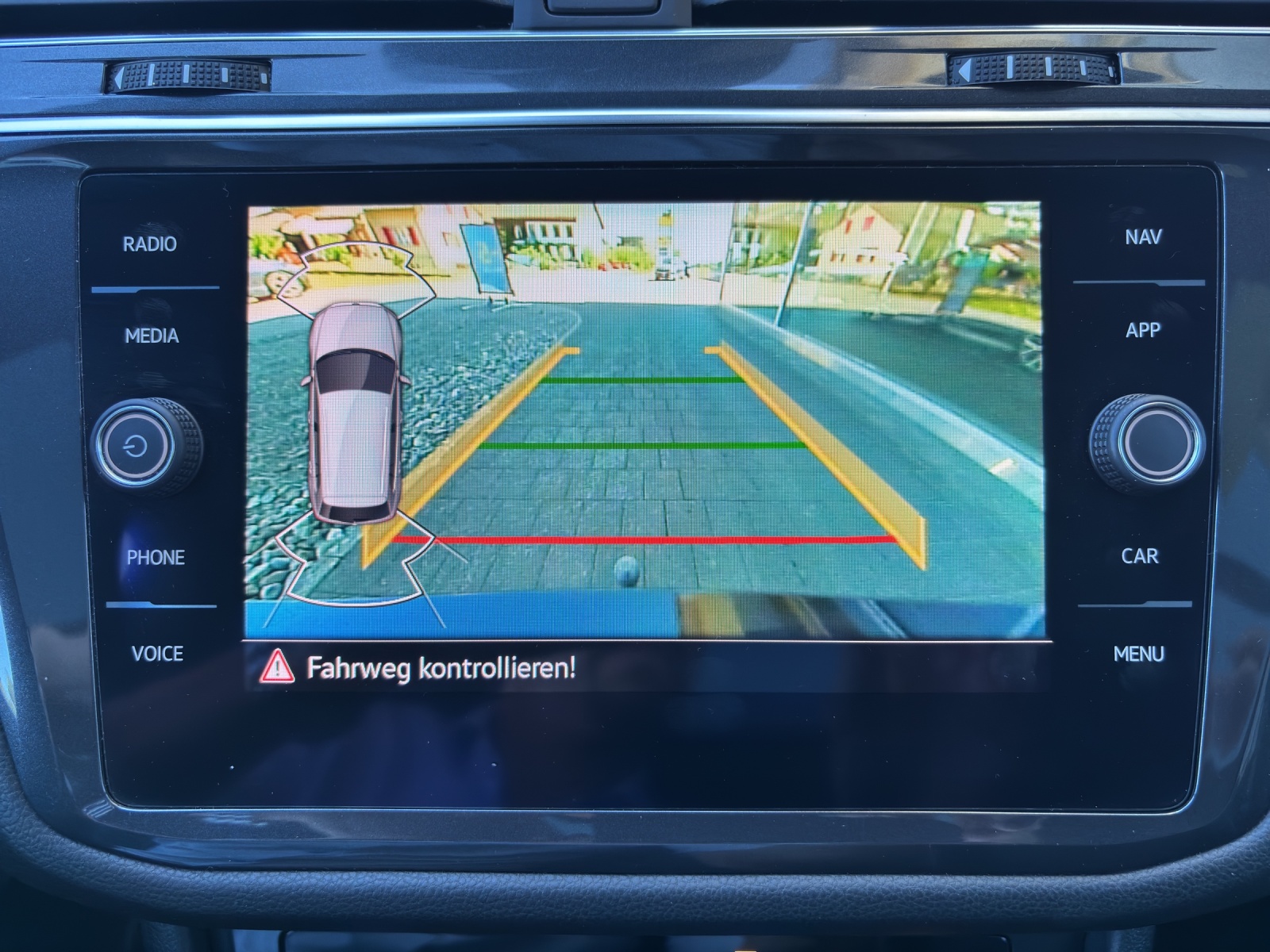 VW Tiguan Allspace 2.0 TDI SCR R-Line 4Motion DSG mit AHK, Leder mit Lüftung, Panorama-Ausstell-/Schiebedach & Winterrad-image-21