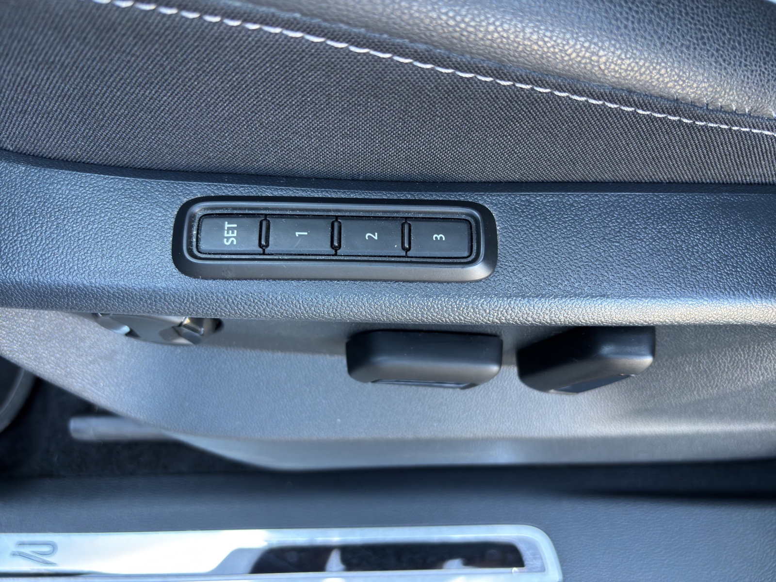 VW Tiguan Allspace 2.0 TDI SCR R-Line 4Motion DSG mit AHK, Leder mit Lüftung, Panorama-Ausstell-/Schiebedach & Winterrad-image-29
