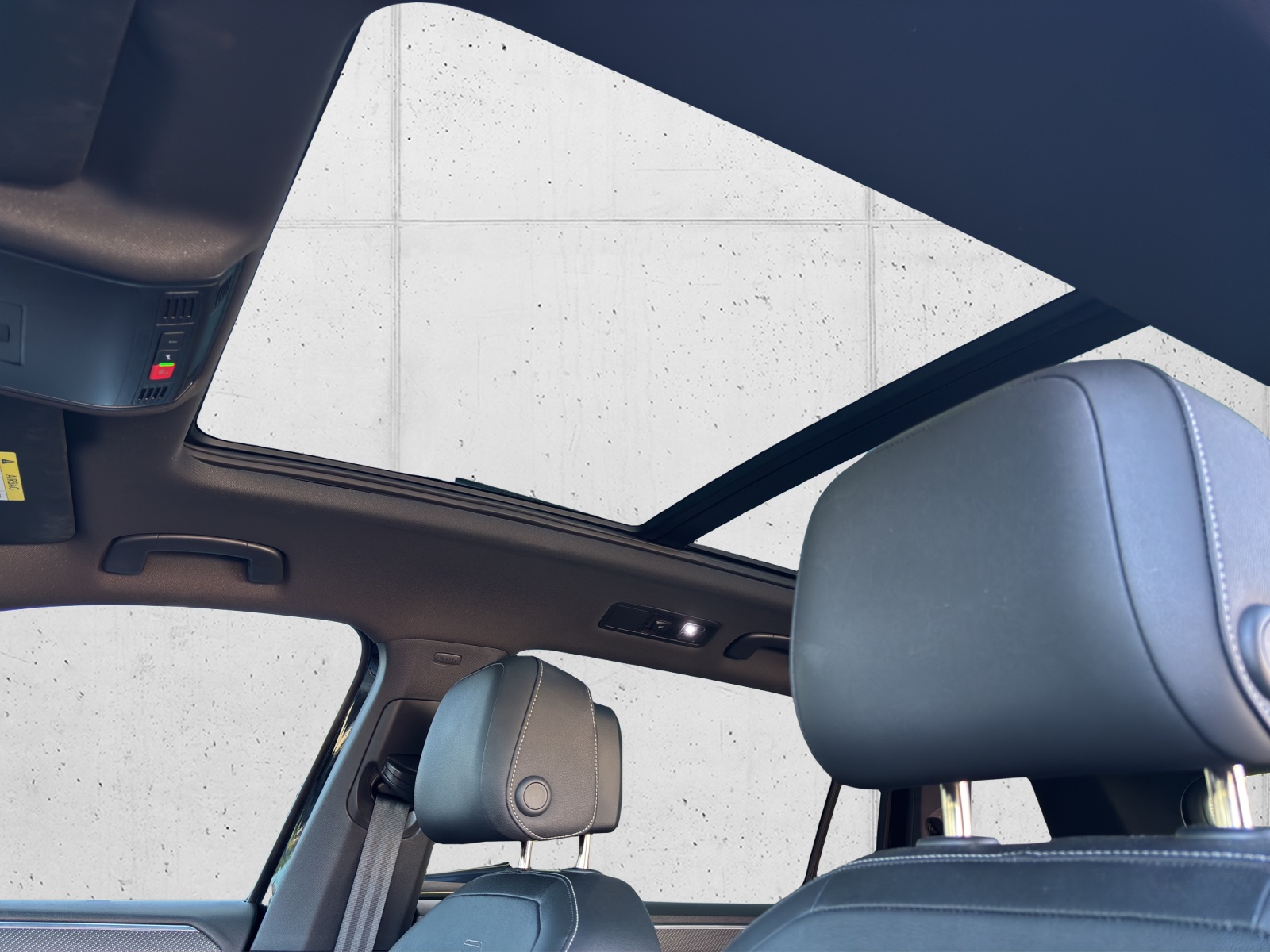 VW Tiguan Allspace 2.0 TDI SCR R-Line 4Motion DSG mit AHK, Leder mit Lüftung, Panorama-Ausstell-/Schiebedach & Winterrad-image-8