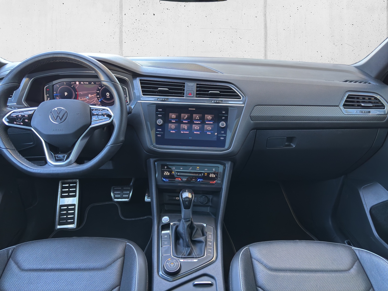 VW Tiguan Allspace 2.0 TDI SCR R-Line 4Motion DSG mit AHK, Leder mit Lüftung, Panorama-Ausstell-/Schiebedach & Winterrad-image-13