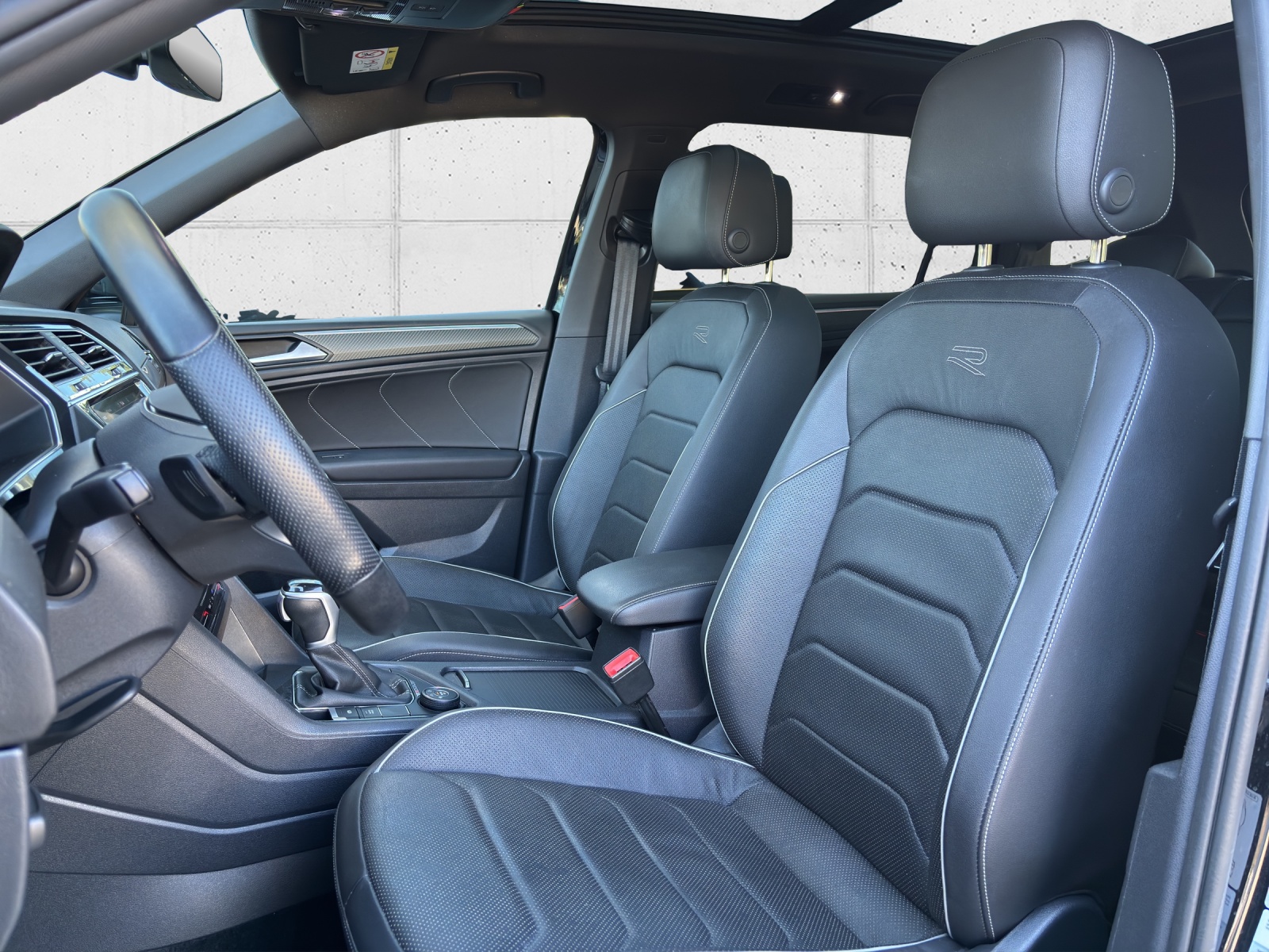 VW Tiguan Allspace 2.0 TDI SCR R-Line 4Motion DSG mit AHK, Leder mit Lüftung, Panorama-Ausstell-/Schiebedach & Winterrad-image-27
