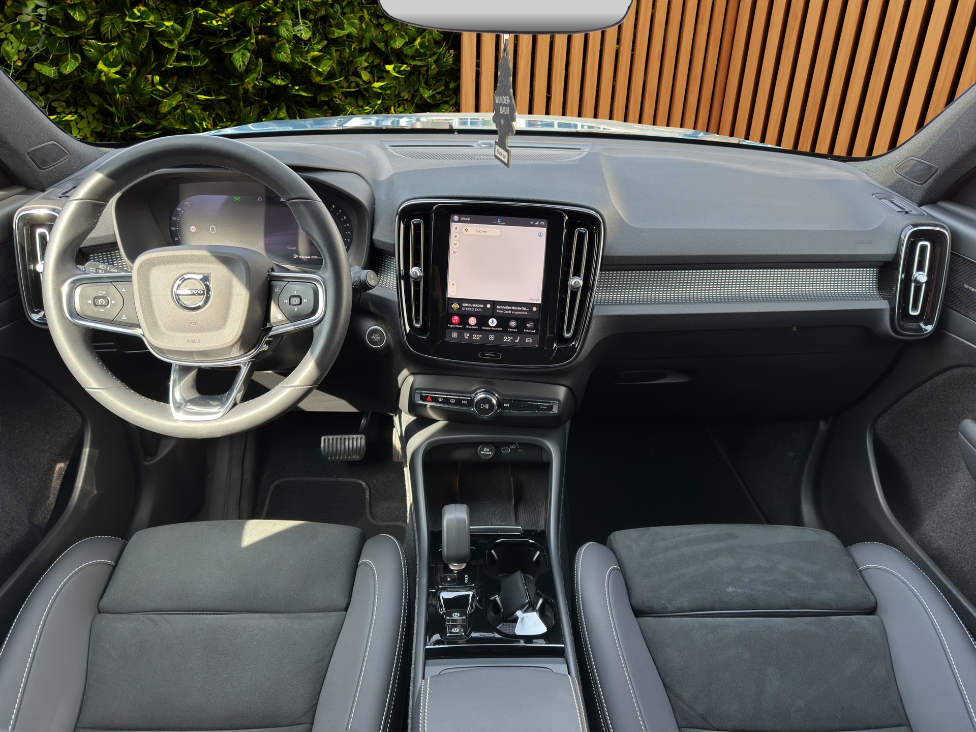VOLVO XC40 2.0 B4 MH Plus Dark AWD-image-9