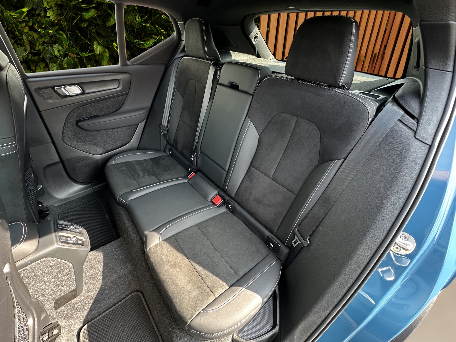 VOLVO XC40 2.0 B4 MH Plus Dark AWD-image-14