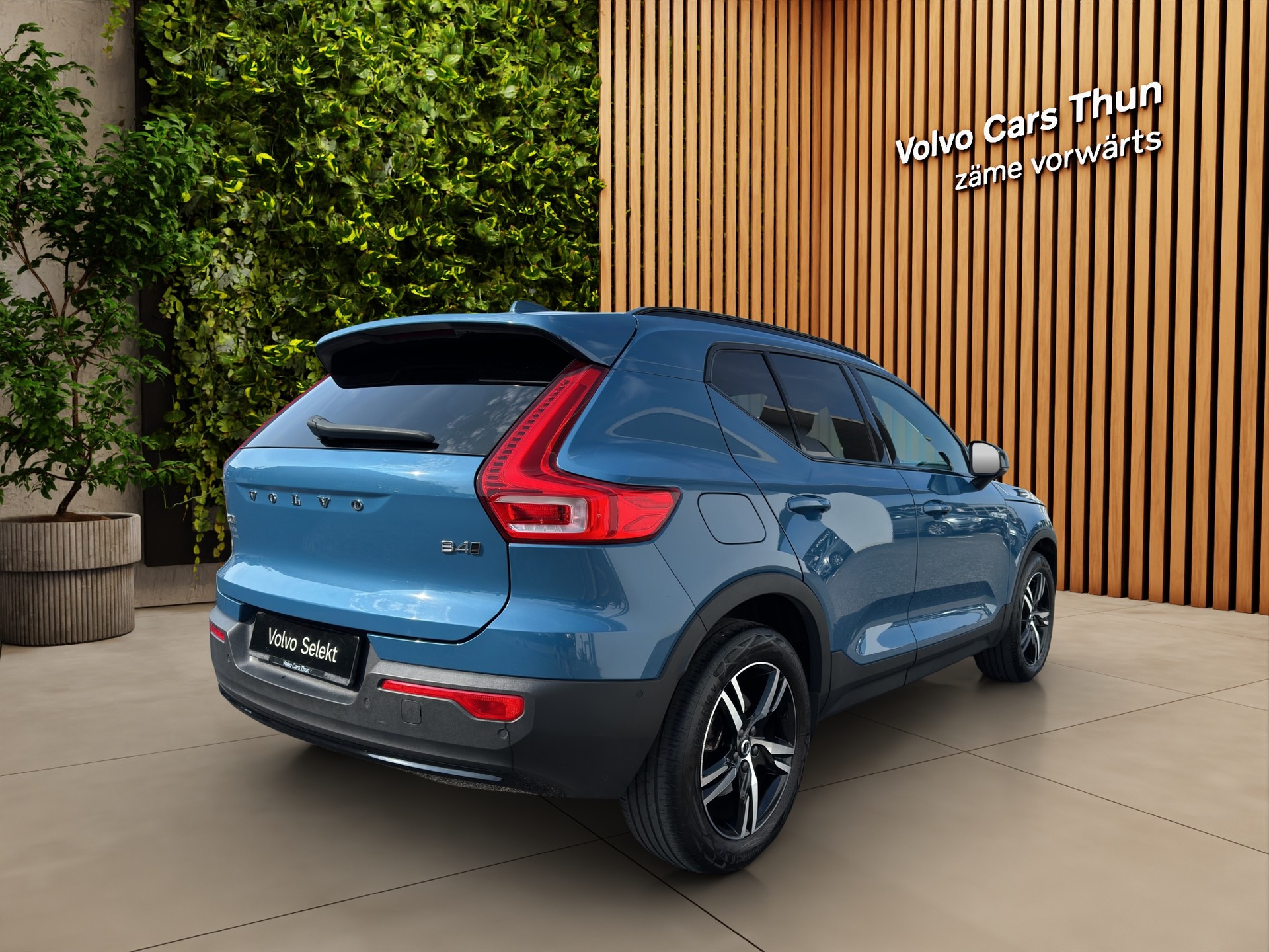VOLVO XC40 2.0 B4 MH Plus Dark AWD-image-5