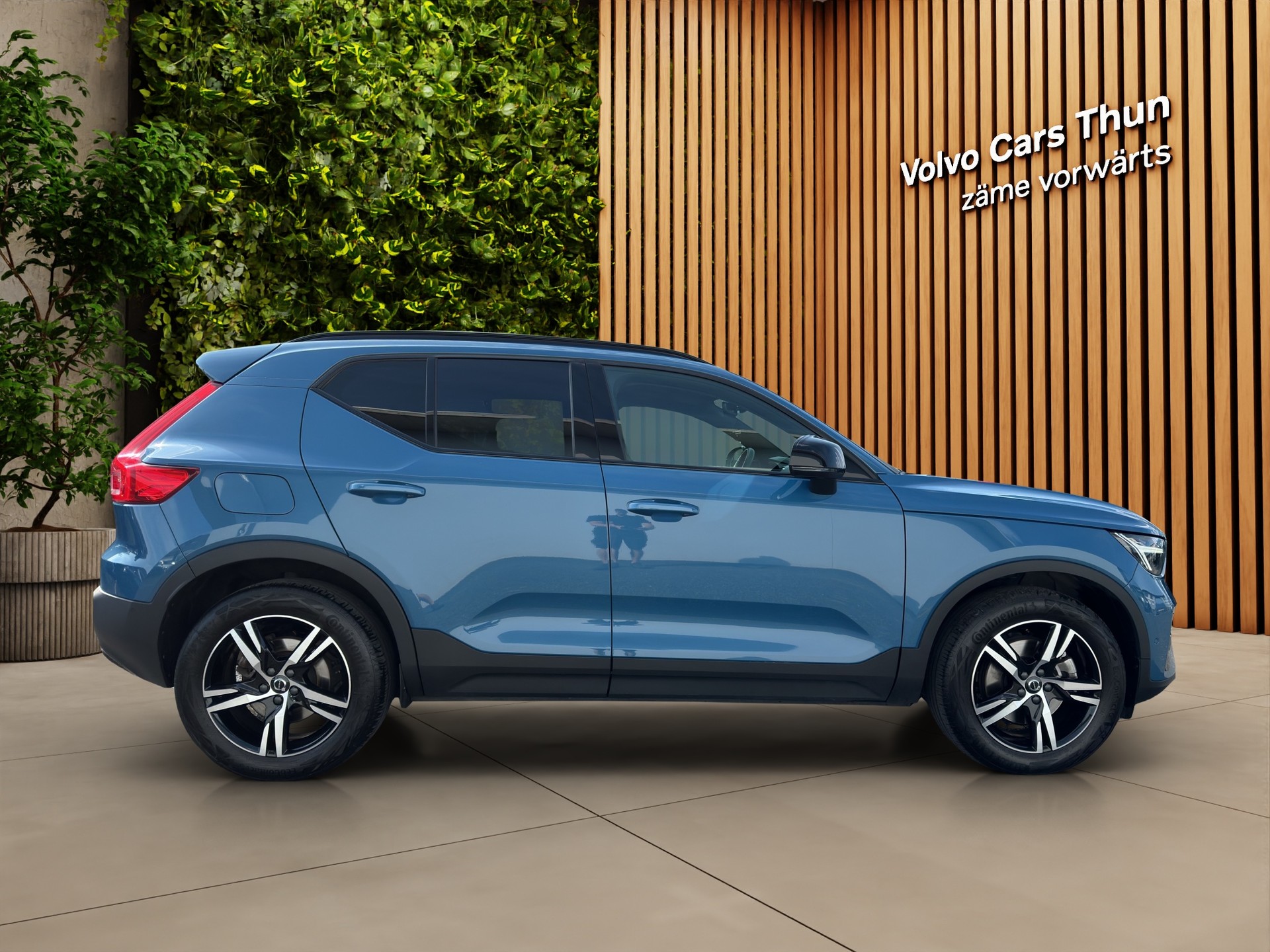 VOLVO XC40 2.0 B4 MH Plus Dark AWD-image-2