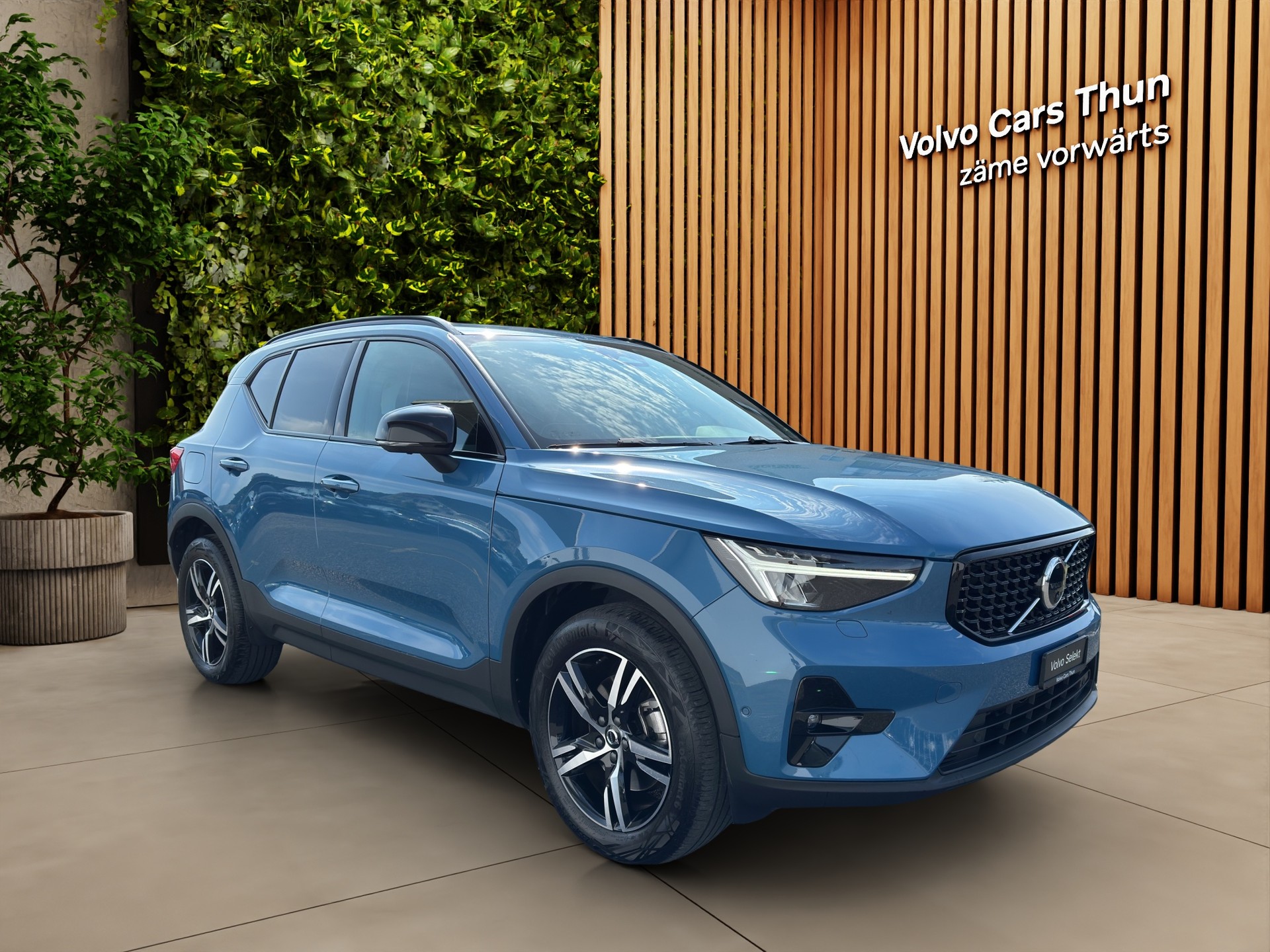 VOLVO XC40 2.0 B4 MH Plus Dark AWD-image-3