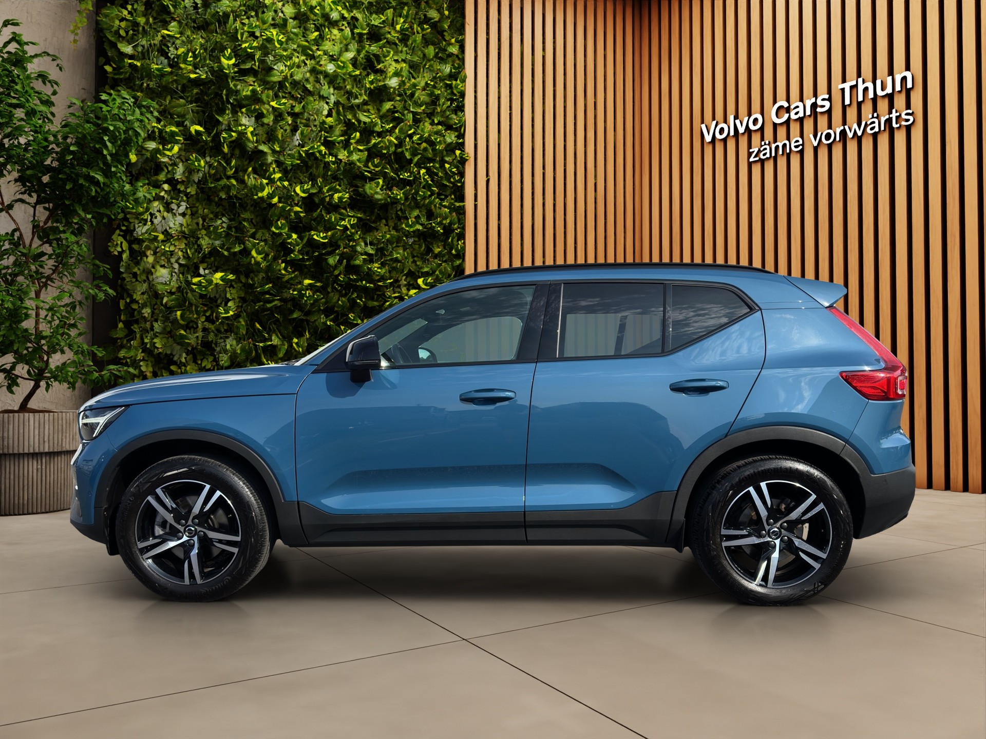 VOLVO XC40 2.0 B4 MH Plus Dark AWD-image-4