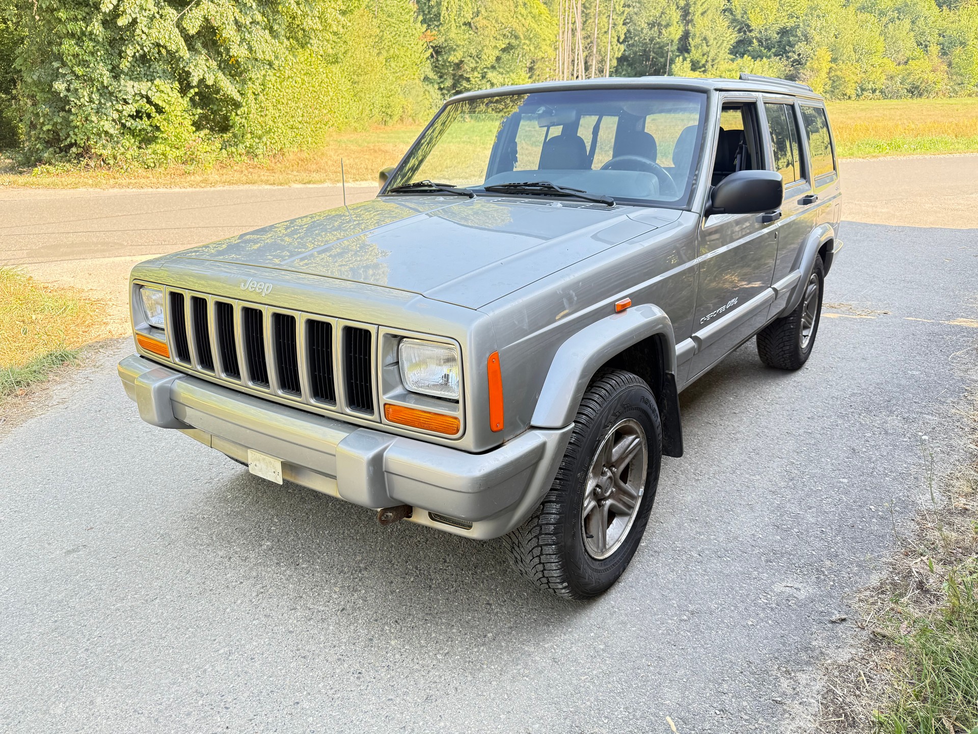 JEEP Cherokee 4.0 Classic-image-0