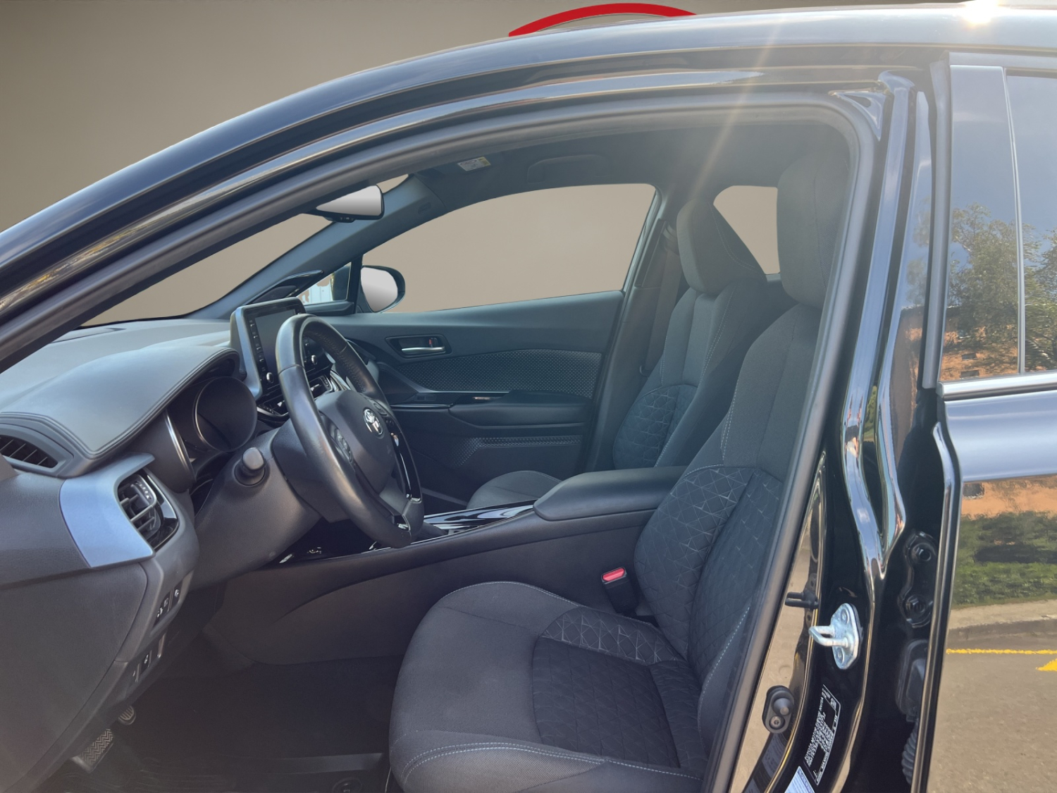 TOYOTA C-HR 2.0 VVTi HSD Trend-image-8