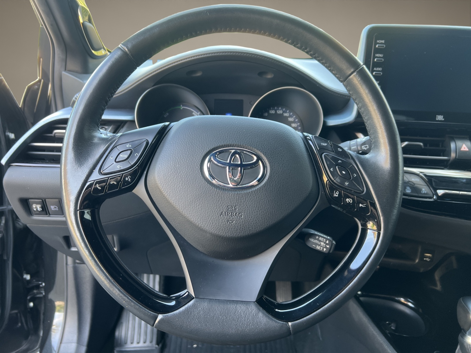 TOYOTA C-HR 2.0 VVTi HSD Trend-image-11
