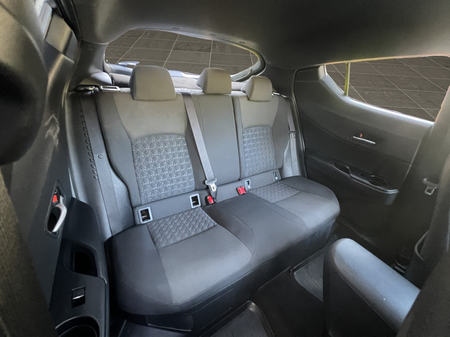 TOYOTA C-HR 2.0 VVTi HSD Trend-image-21