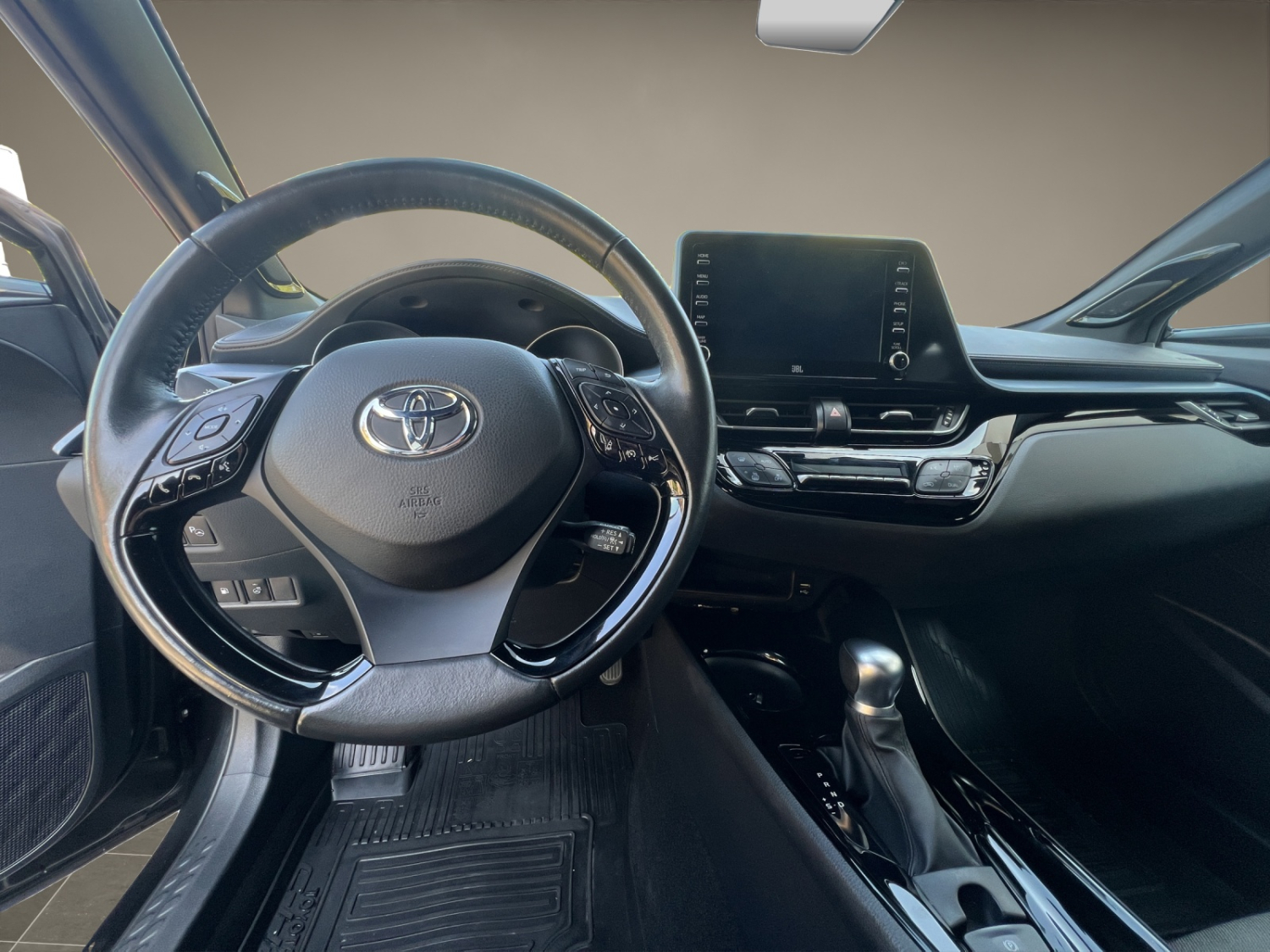 TOYOTA C-HR 2.0 VVTi HSD Trend-image-10