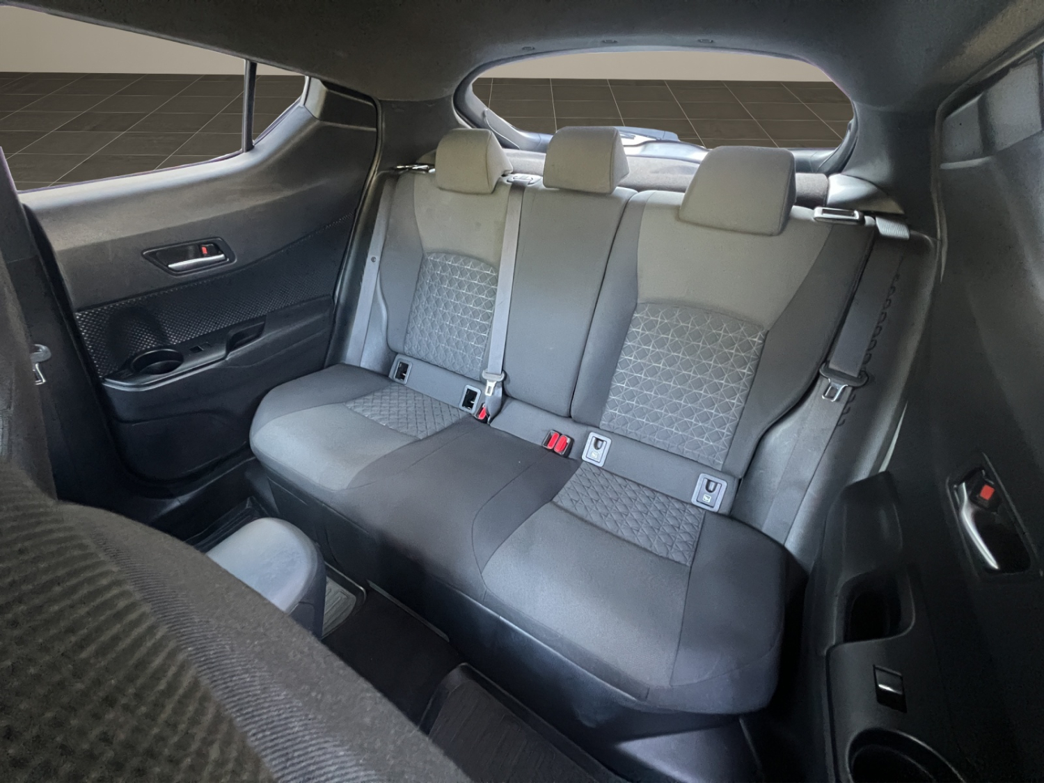 TOYOTA C-HR 2.0 VVTi HSD Trend-image-22