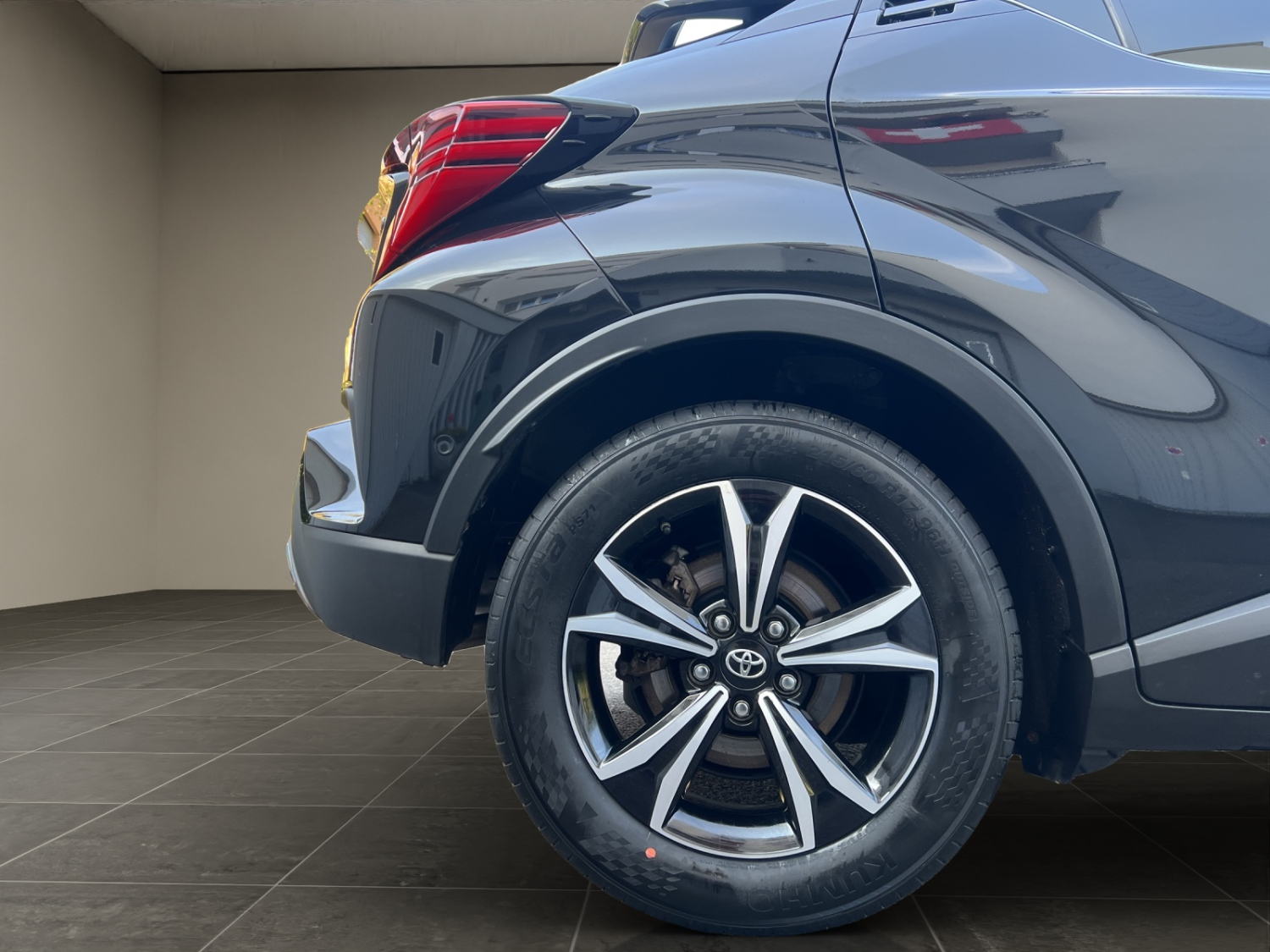 TOYOTA C-HR 2.0 VVTi HSD Trend-image-24