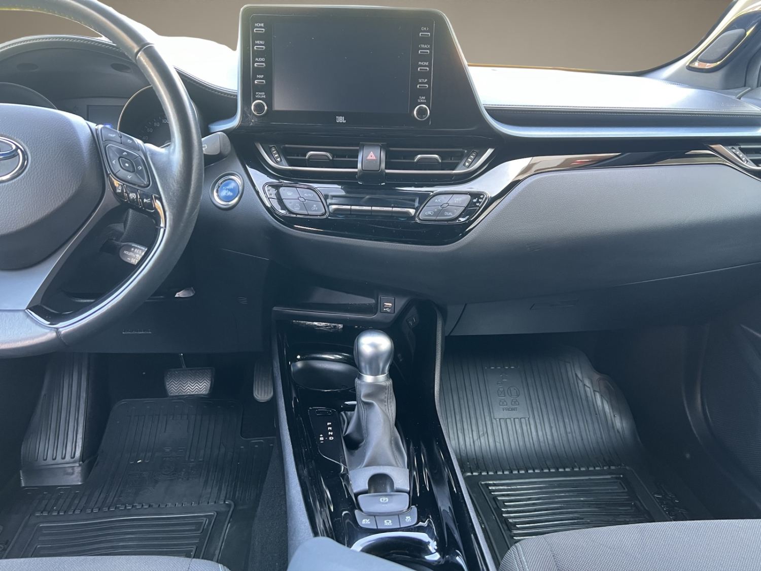 TOYOTA C-HR 2.0 VVTi HSD Trend-image-12