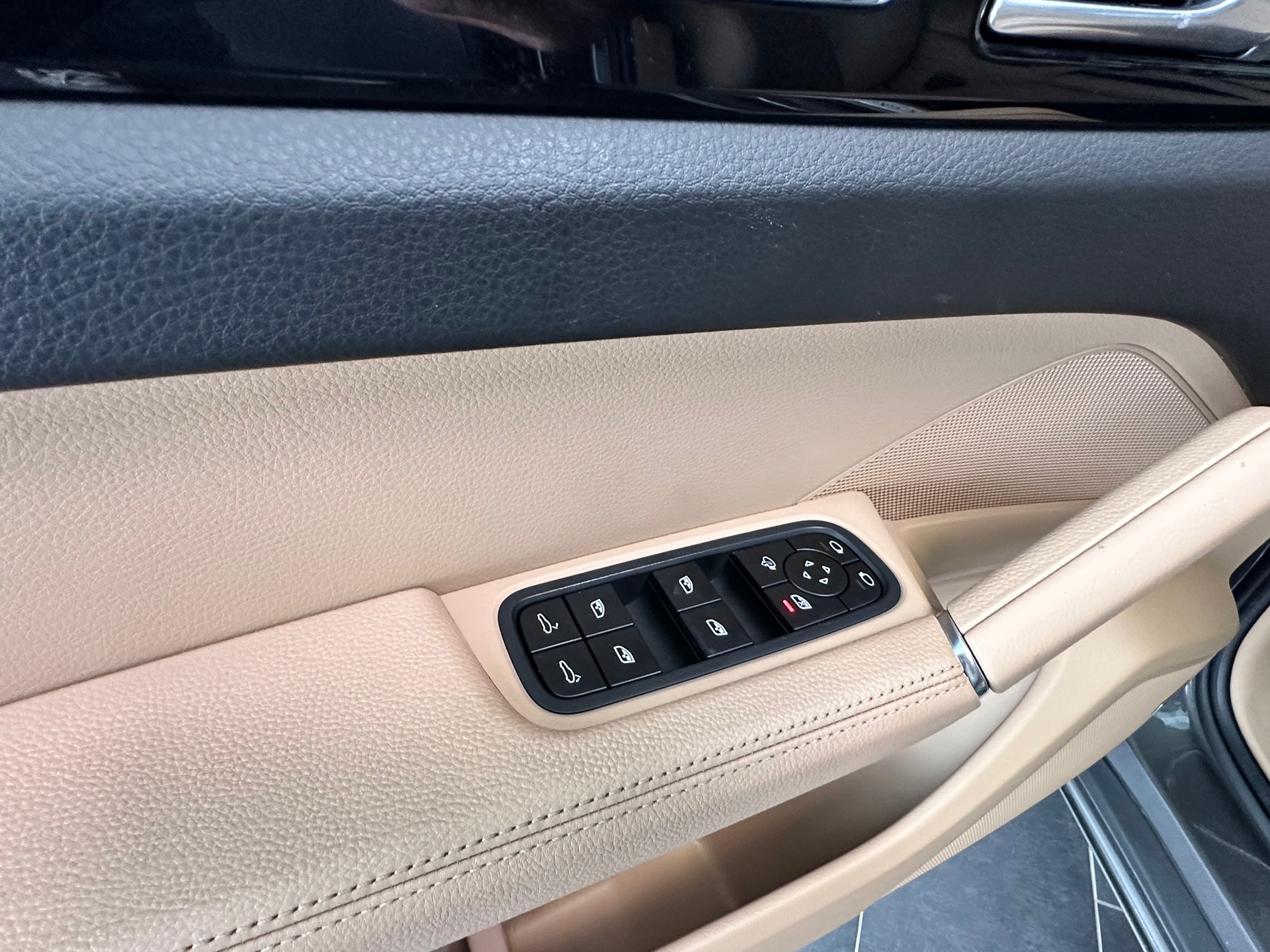 PORSCHE Cayenne Coupé 3.0 V6-image-11