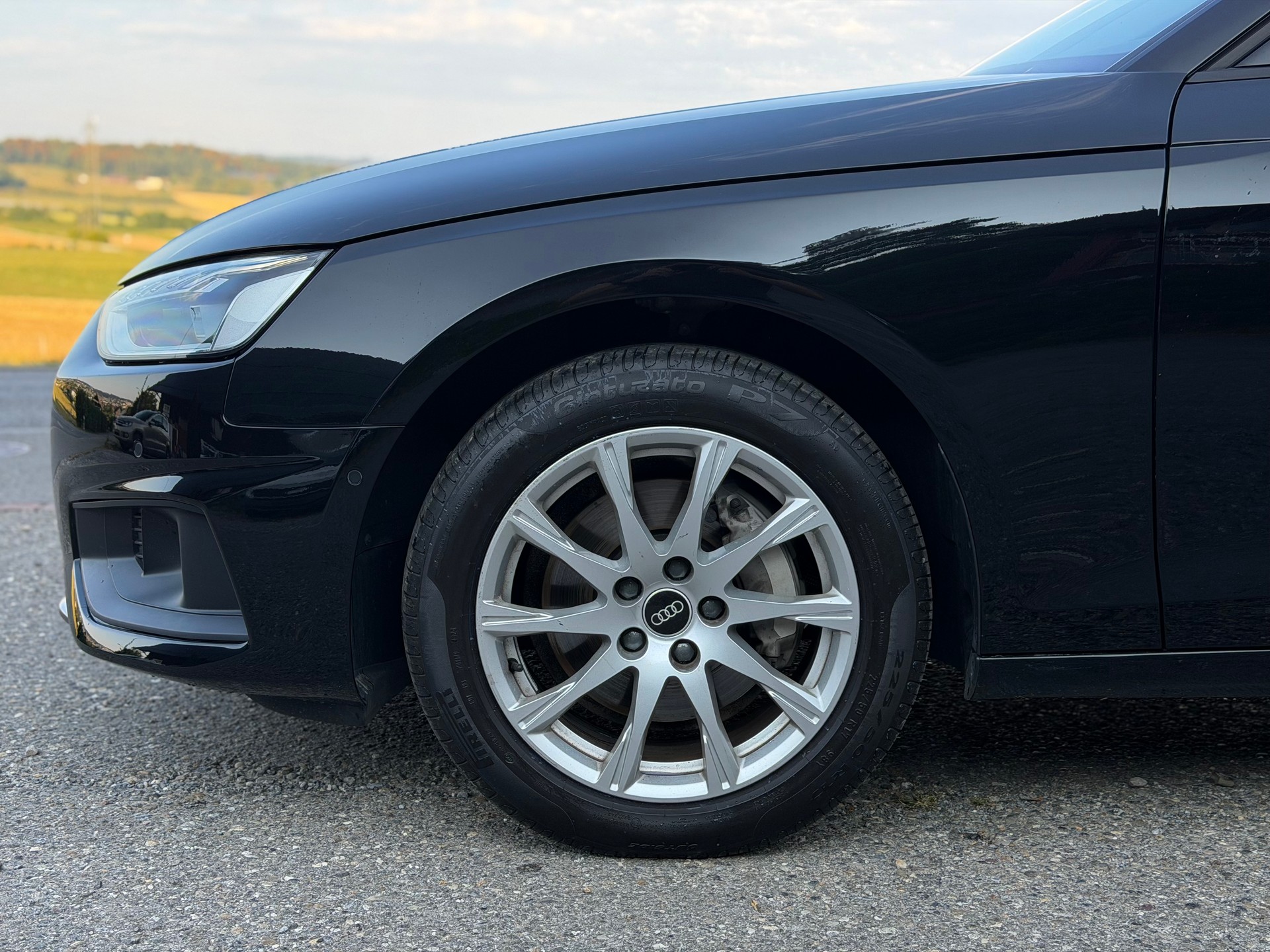 AUDI A4 Avant 40 TDI quattro S-tronic-image-2