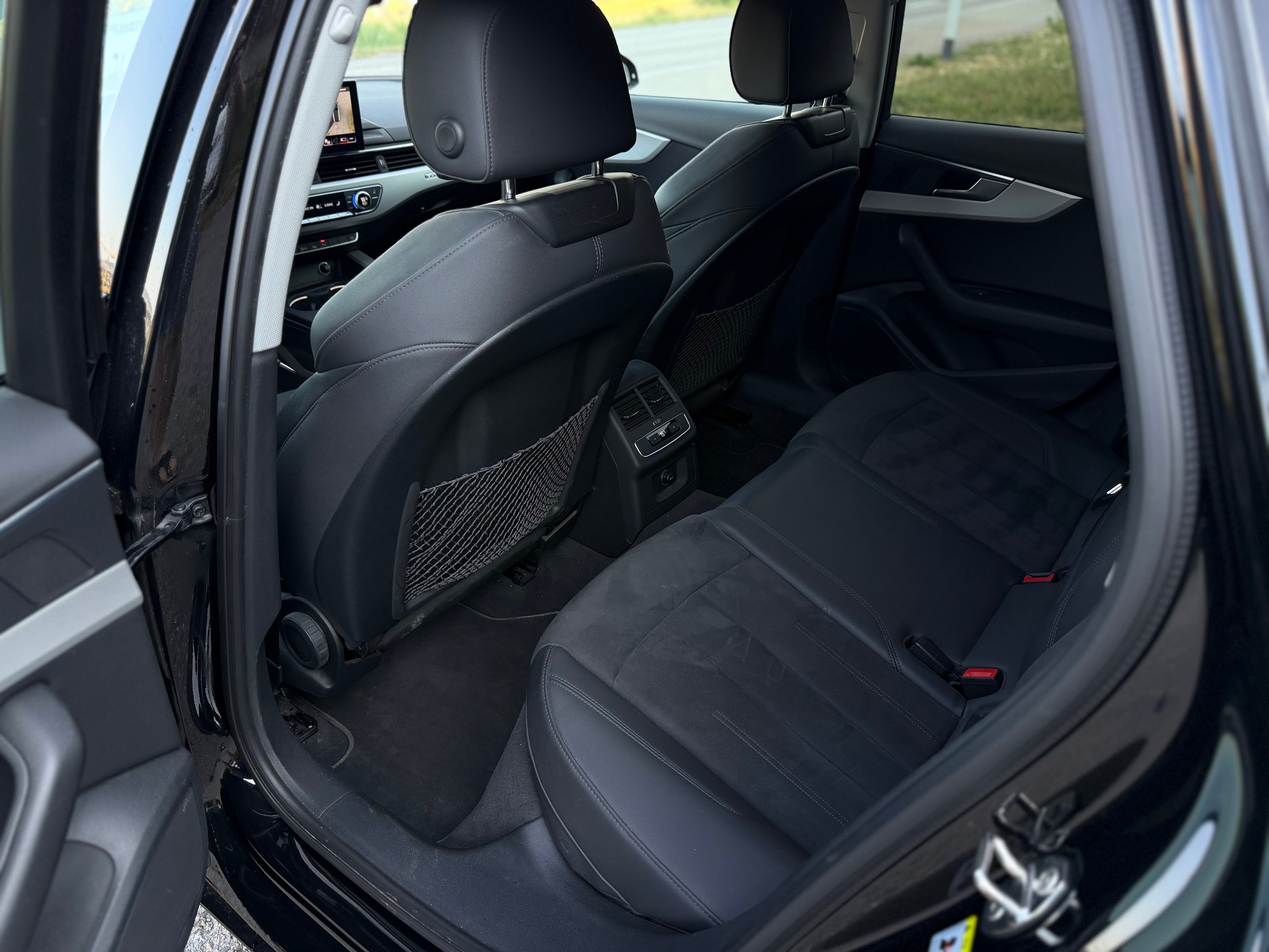 AUDI A4 Avant 40 TDI quattro S-tronic-image-15