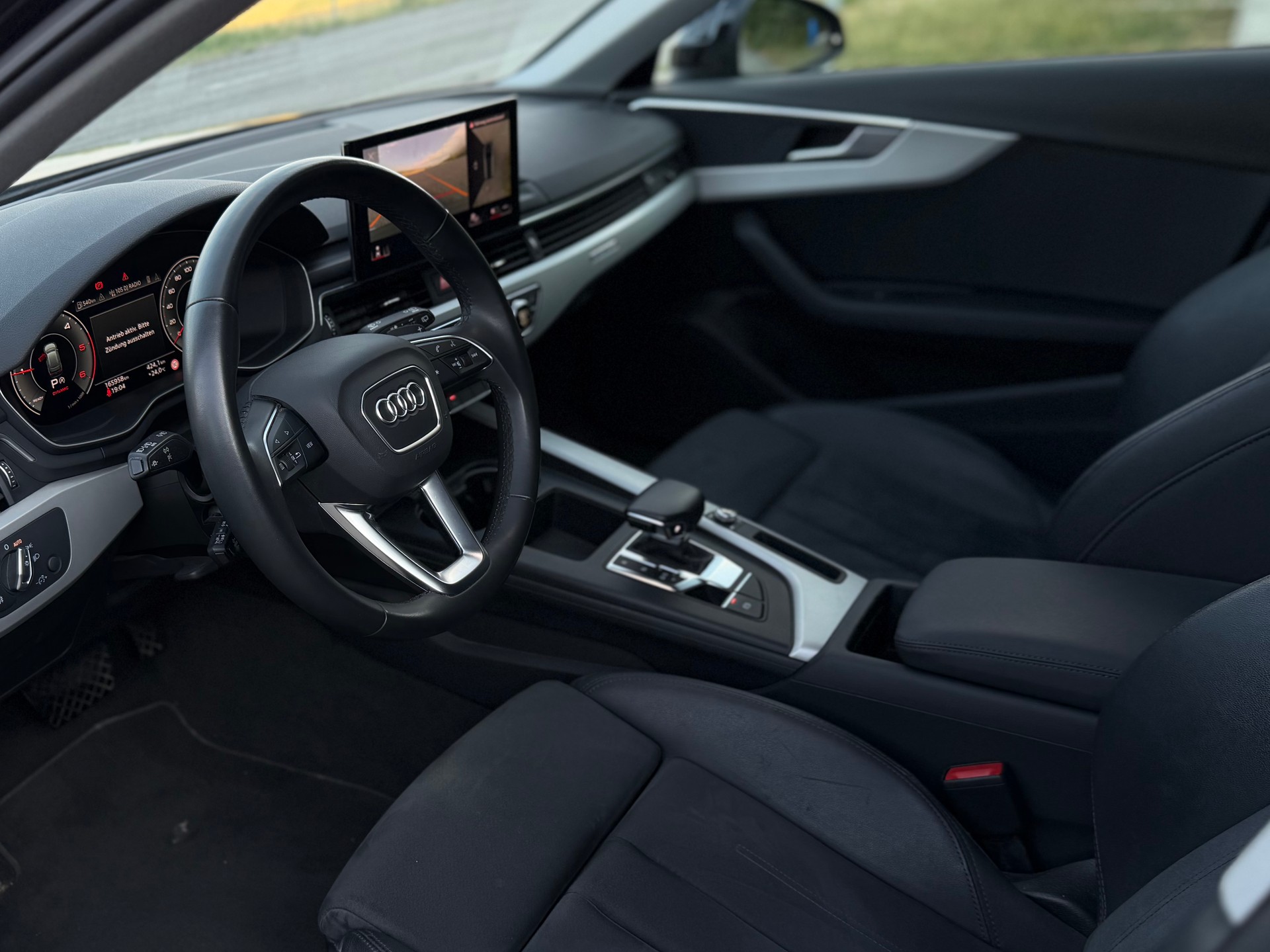 AUDI A4 Avant 40 TDI quattro S-tronic-image-8