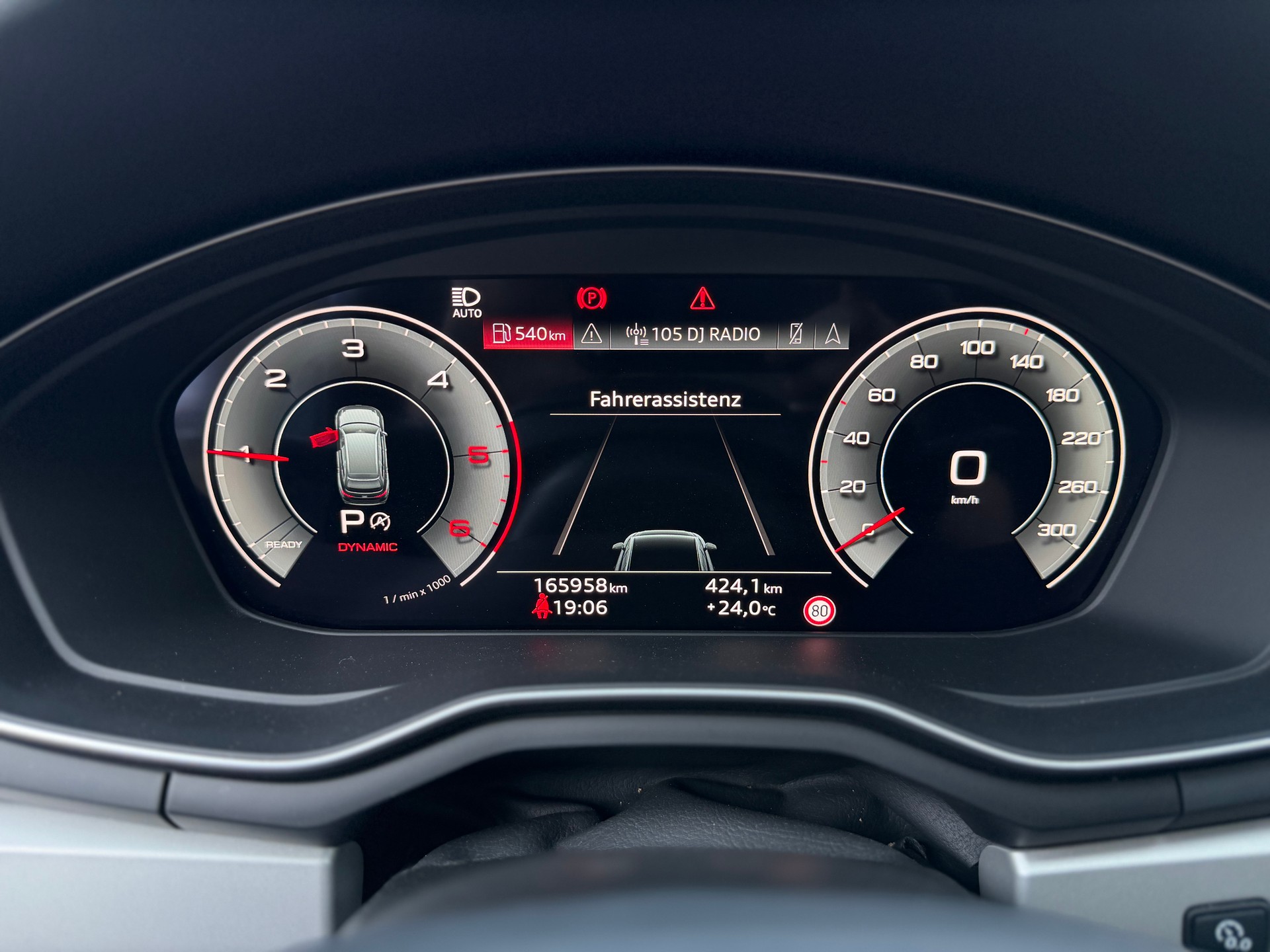 AUDI A4 Avant 40 TDI quattro S-tronic-image-9