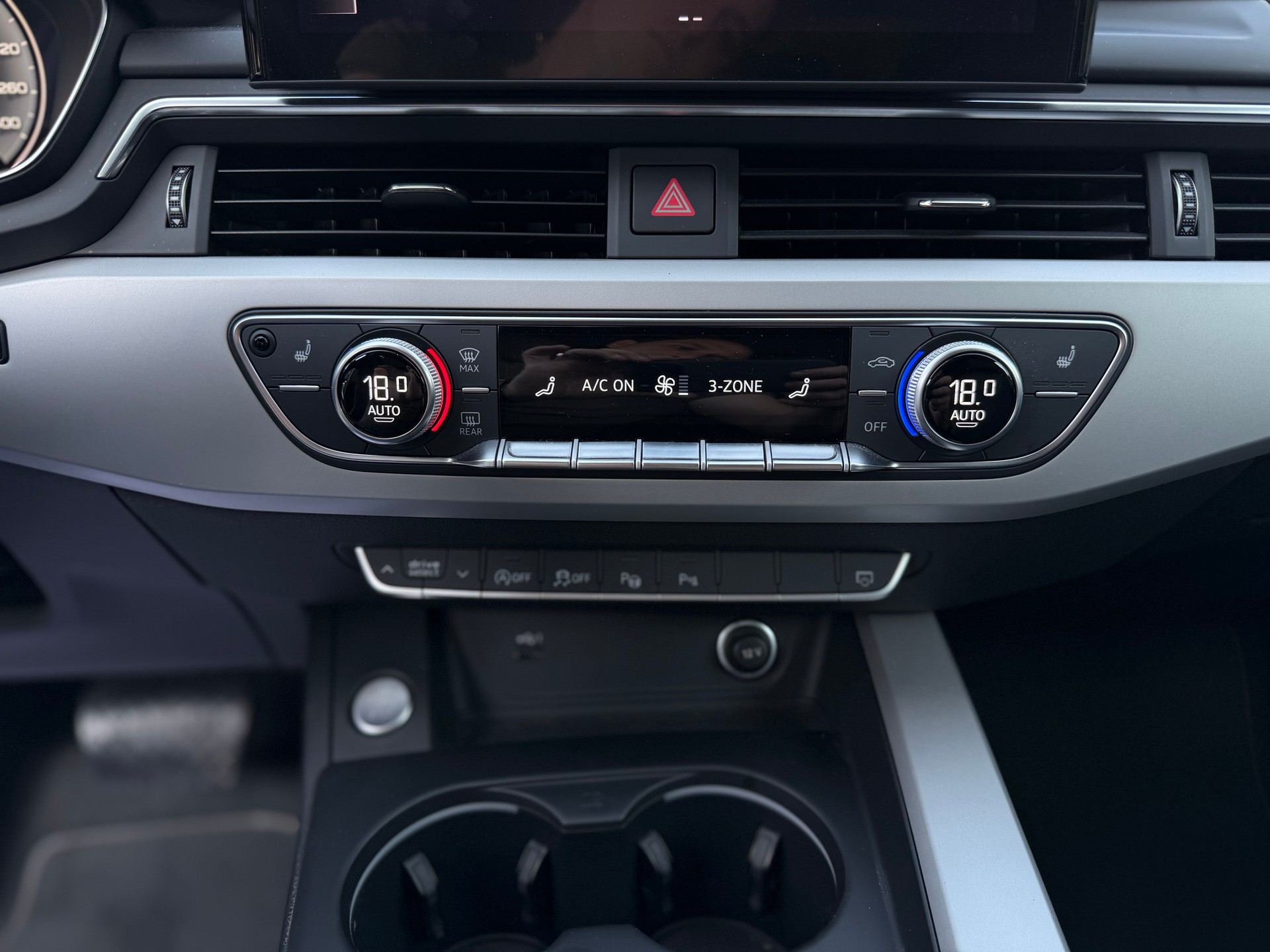 AUDI A4 Avant 40 TDI quattro S-tronic-image-12