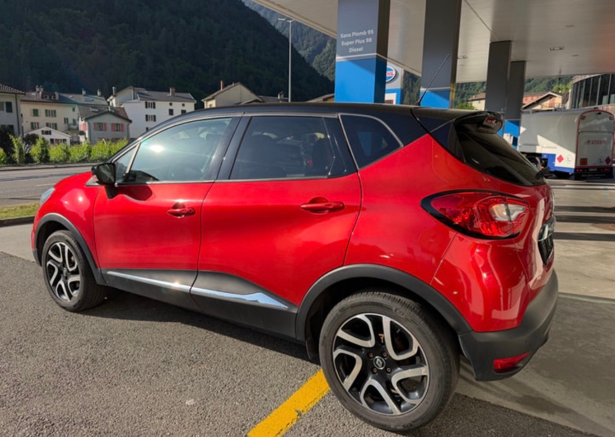 RENAULT Captur 1.2 T 16V Intens-image-1