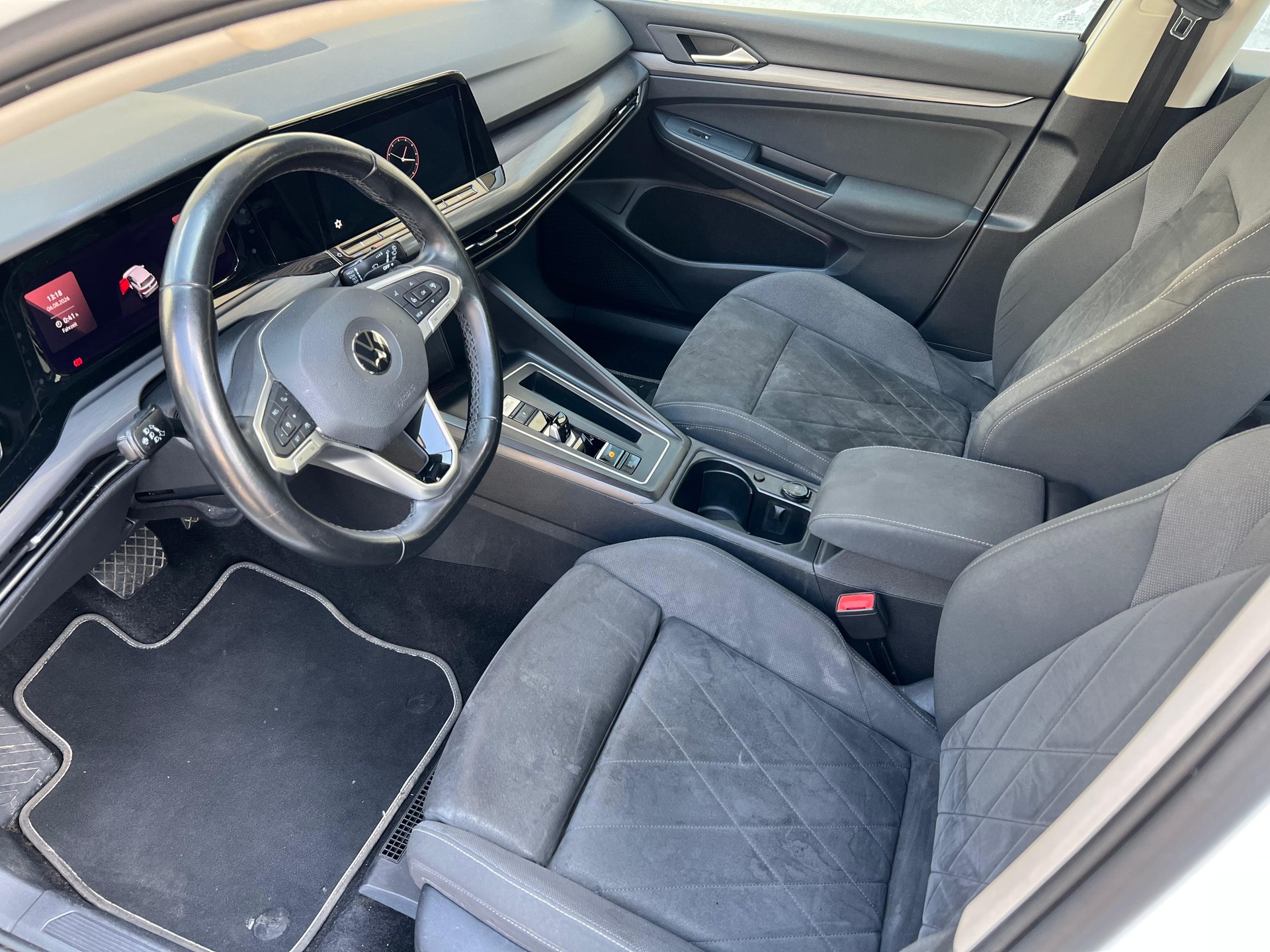 VW Golf 1.5 eTSI ACT Style DSG-image-8