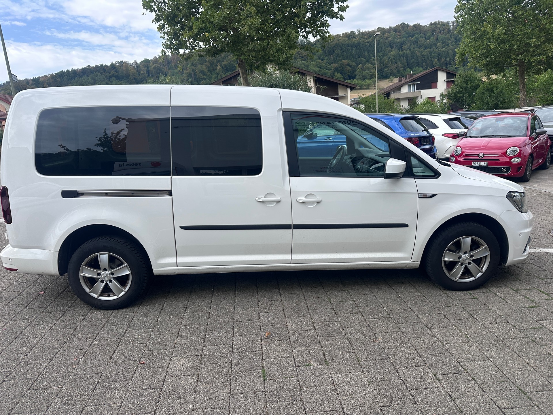 VW Caddy Maxi 2.0TDI BlueMotion Technology DSG-image-6