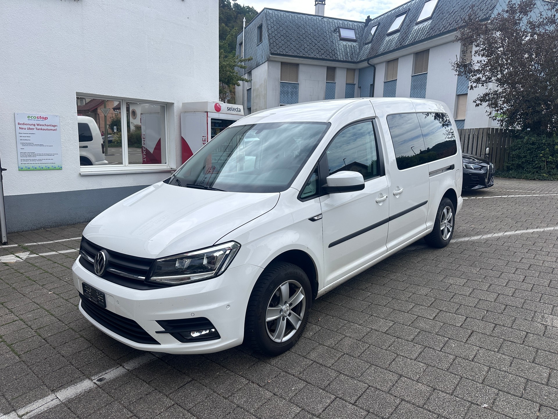 VW Caddy Maxi 2.0TDI BlueMotion Technology DSG-image-1