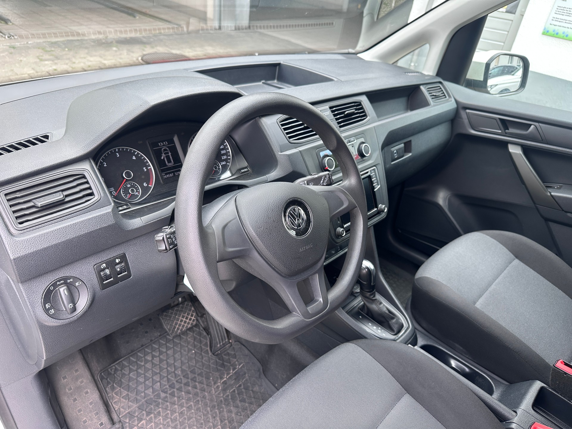 VW Caddy Maxi 2.0TDI BlueMotion Technology DSG-image-7