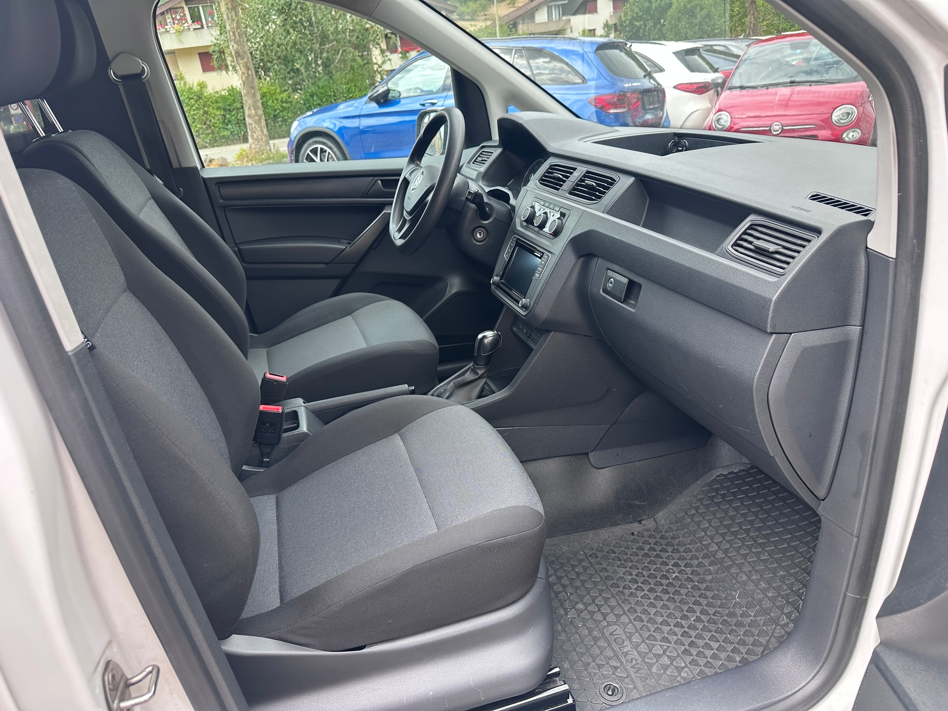 VW Caddy Maxi 2.0TDI BlueMotion Technology DSG-image-10