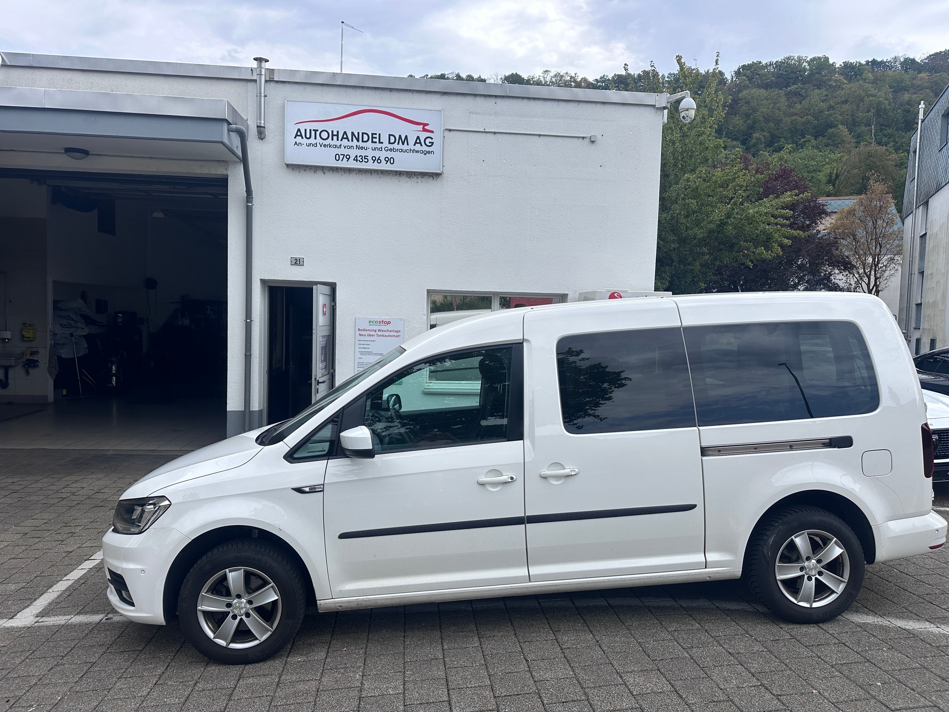 VW Caddy Maxi 2.0TDI BlueMotion Technology DSG-image-2