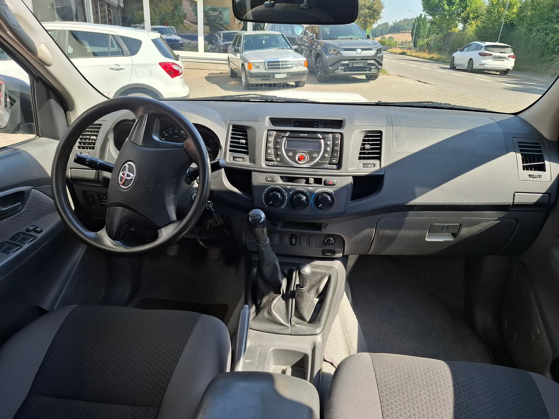TOYOTA Hilux 2.5D 4WD Double Cab Luna-image-4