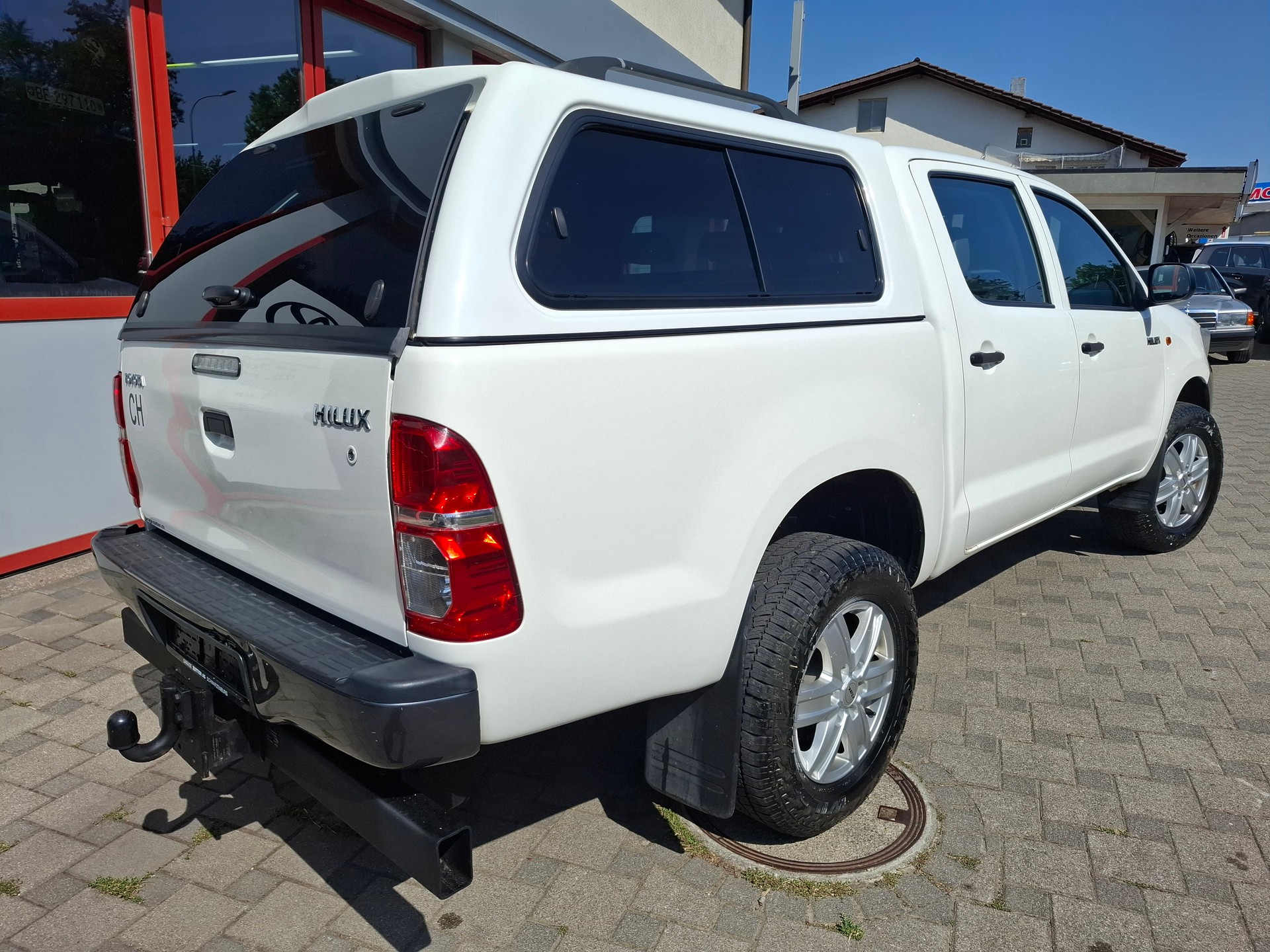TOYOTA Hilux 2.5D 4WD Double Cab Luna-image-3