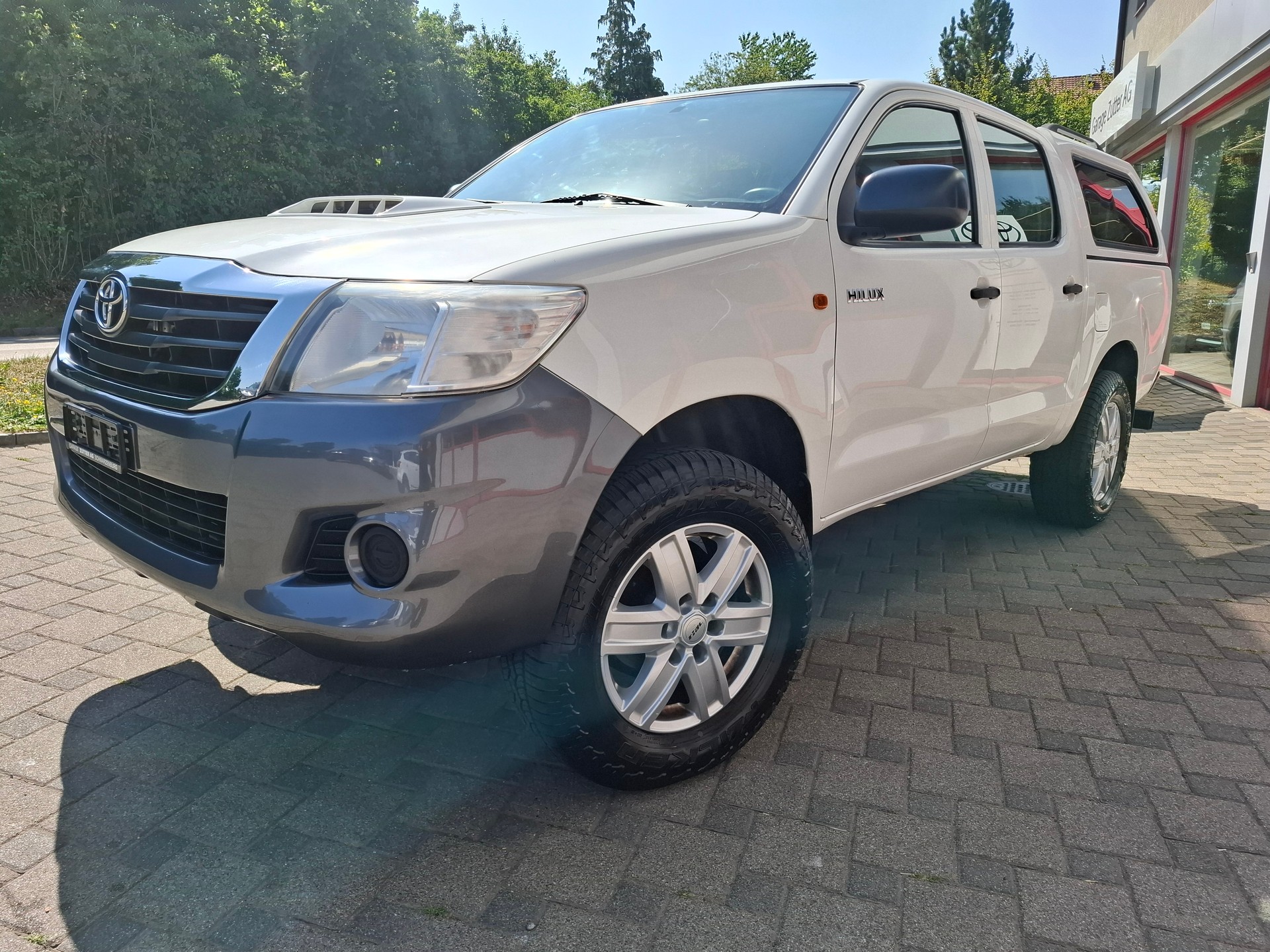 TOYOTA Hilux 2.5D 4WD Double Cab Luna-image-1