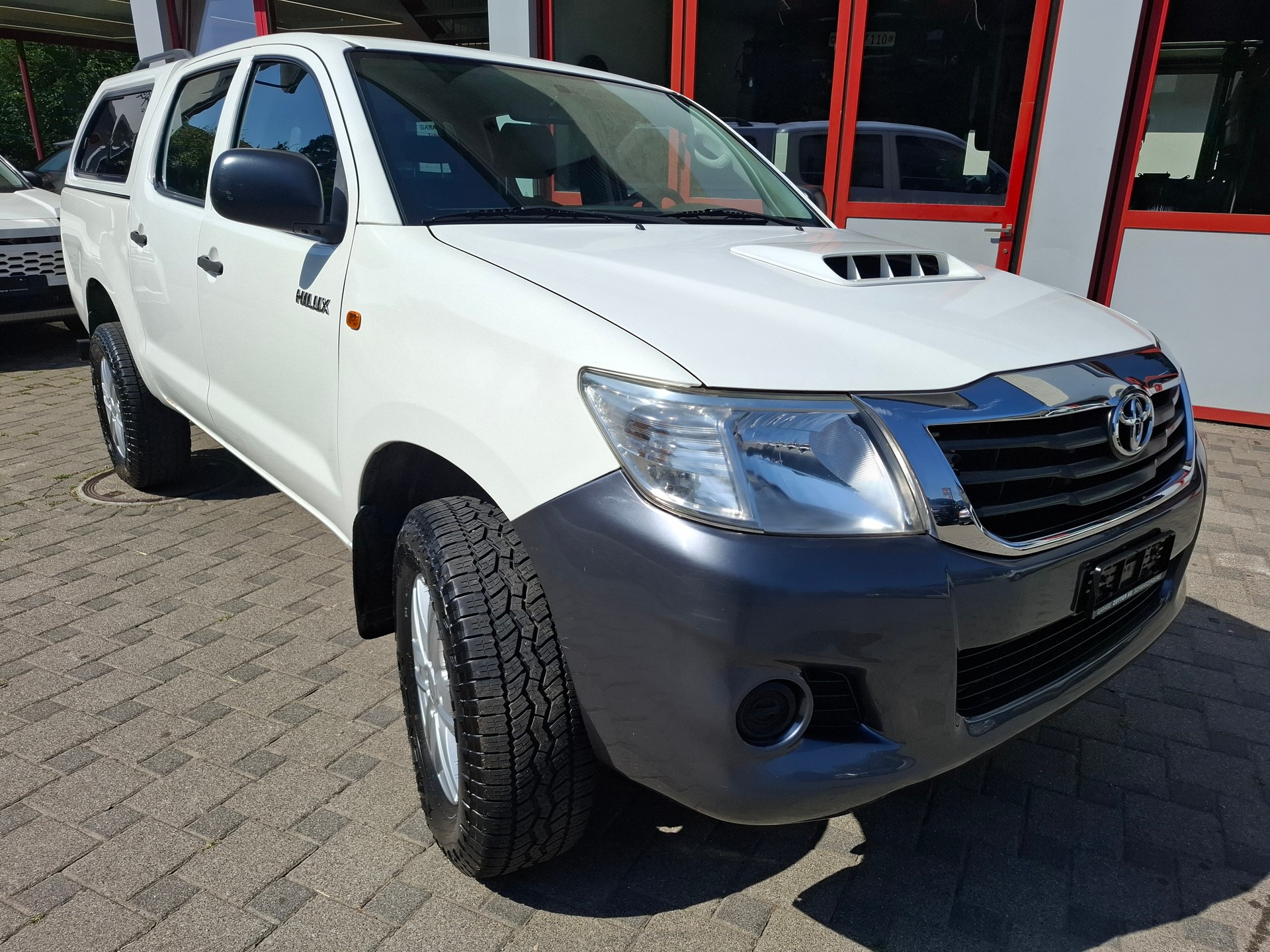 TOYOTA Hilux 2.5D 4WD Double Cab Luna-image-0