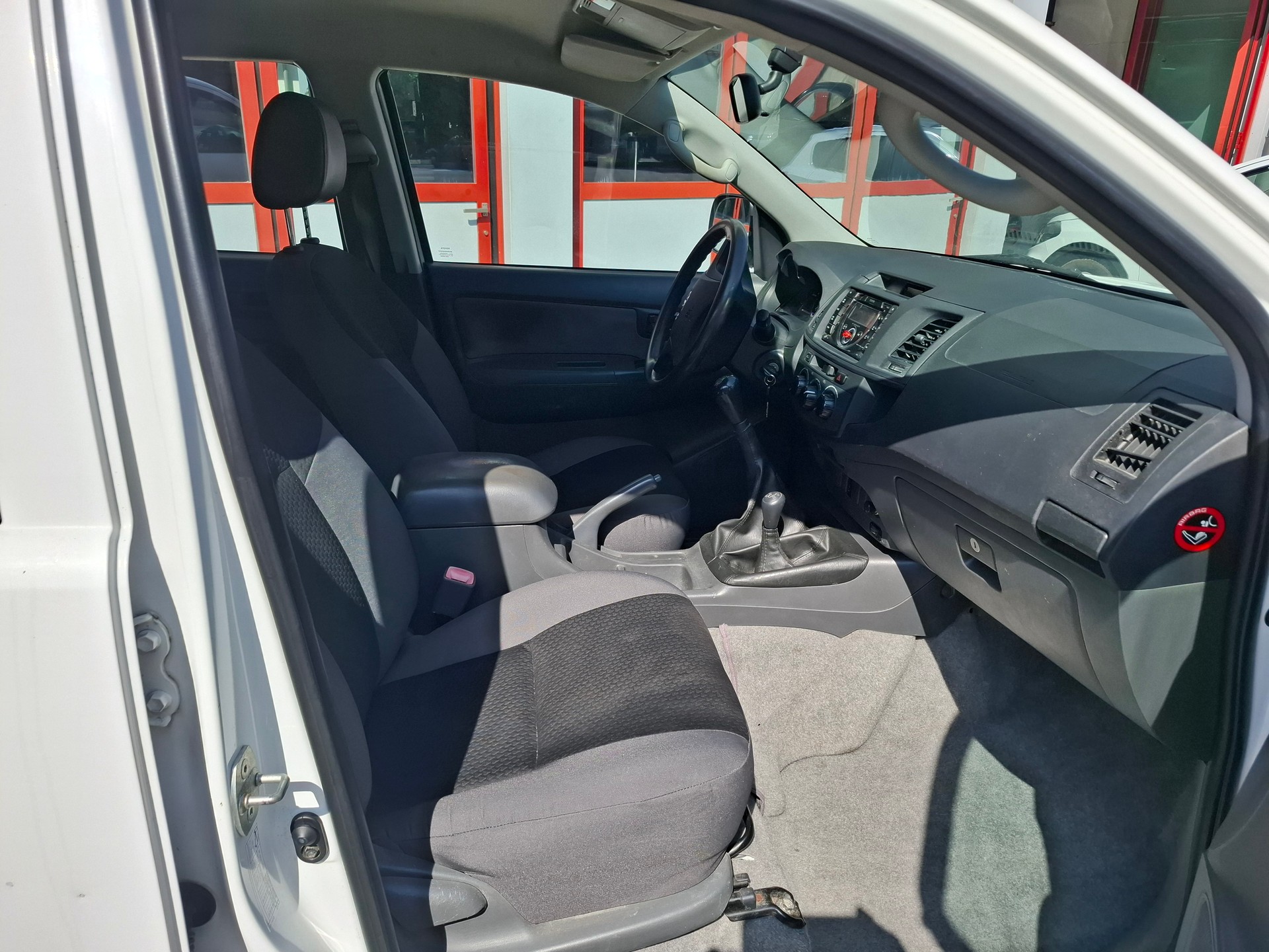 TOYOTA Hilux 2.5D 4WD Double Cab Luna-image-5