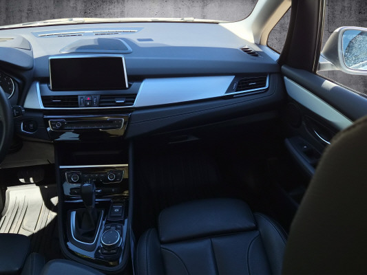 BMW 225i Active Tourer-image-8