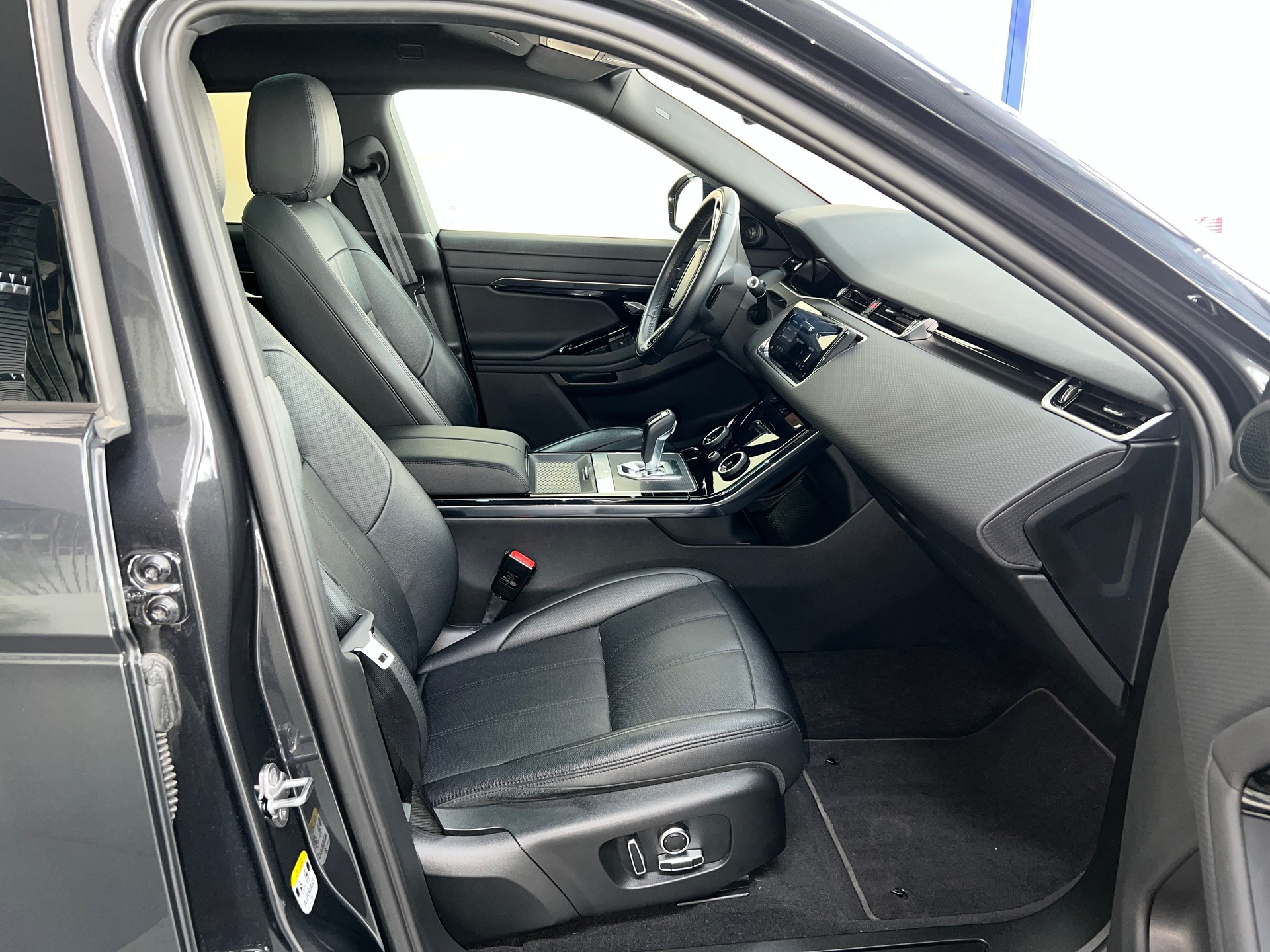 LAND ROVER Range Rover Evoque R-Dynamic P 200 AB AT9 / 4.3 % Leasing-image-7