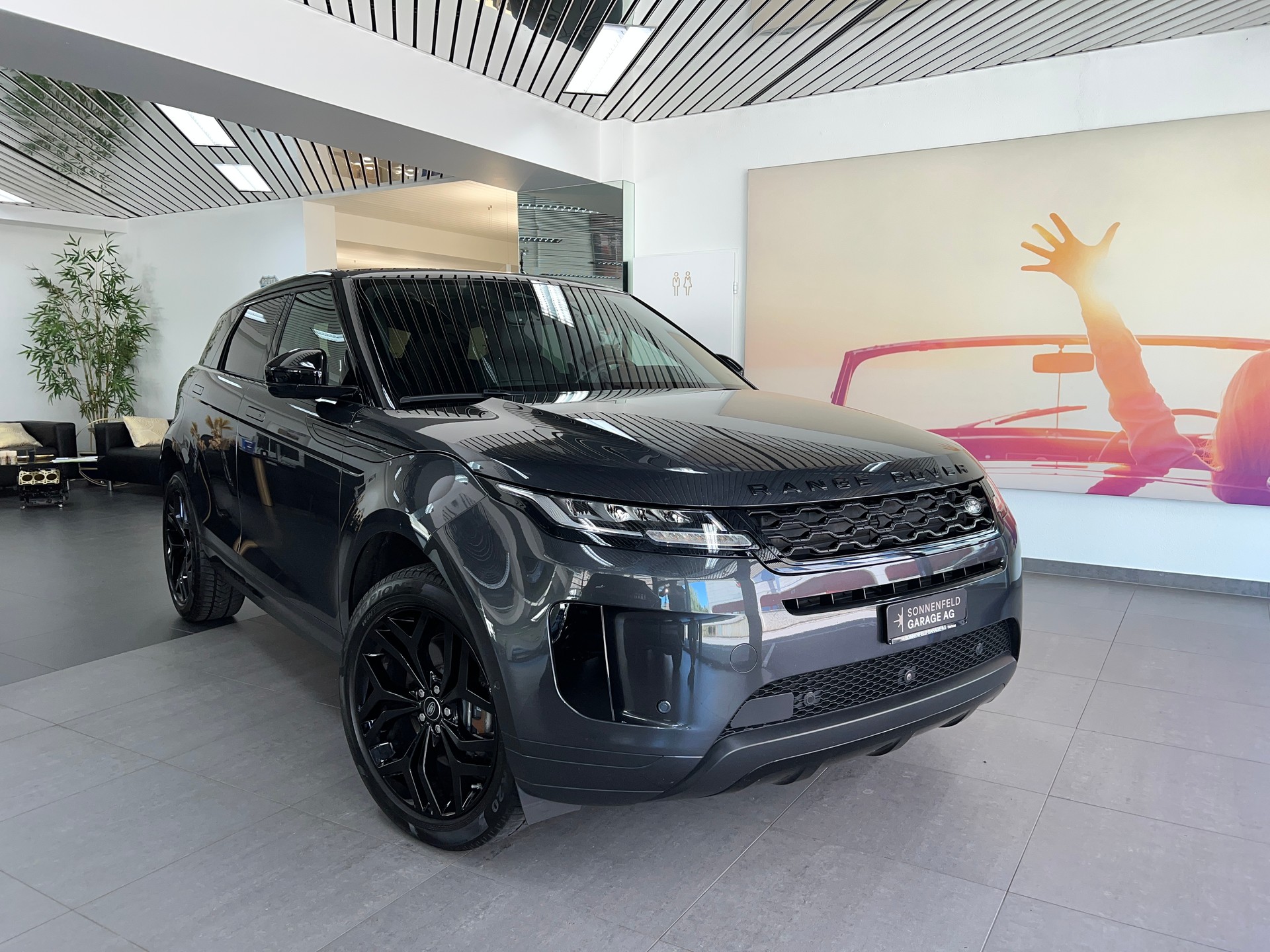 LAND ROVER Range Rover Evoque R-Dynamic P 200 AB AT9 / 4.3 % Leasing-image-1