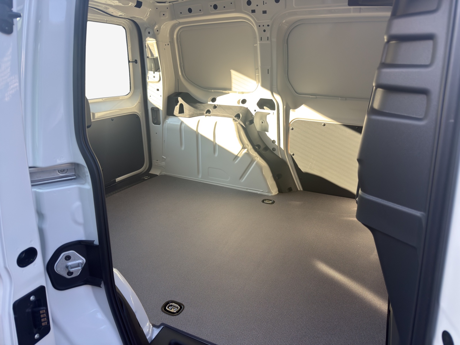 VW Caddy Cargo 2.0TDI Entry-image-8