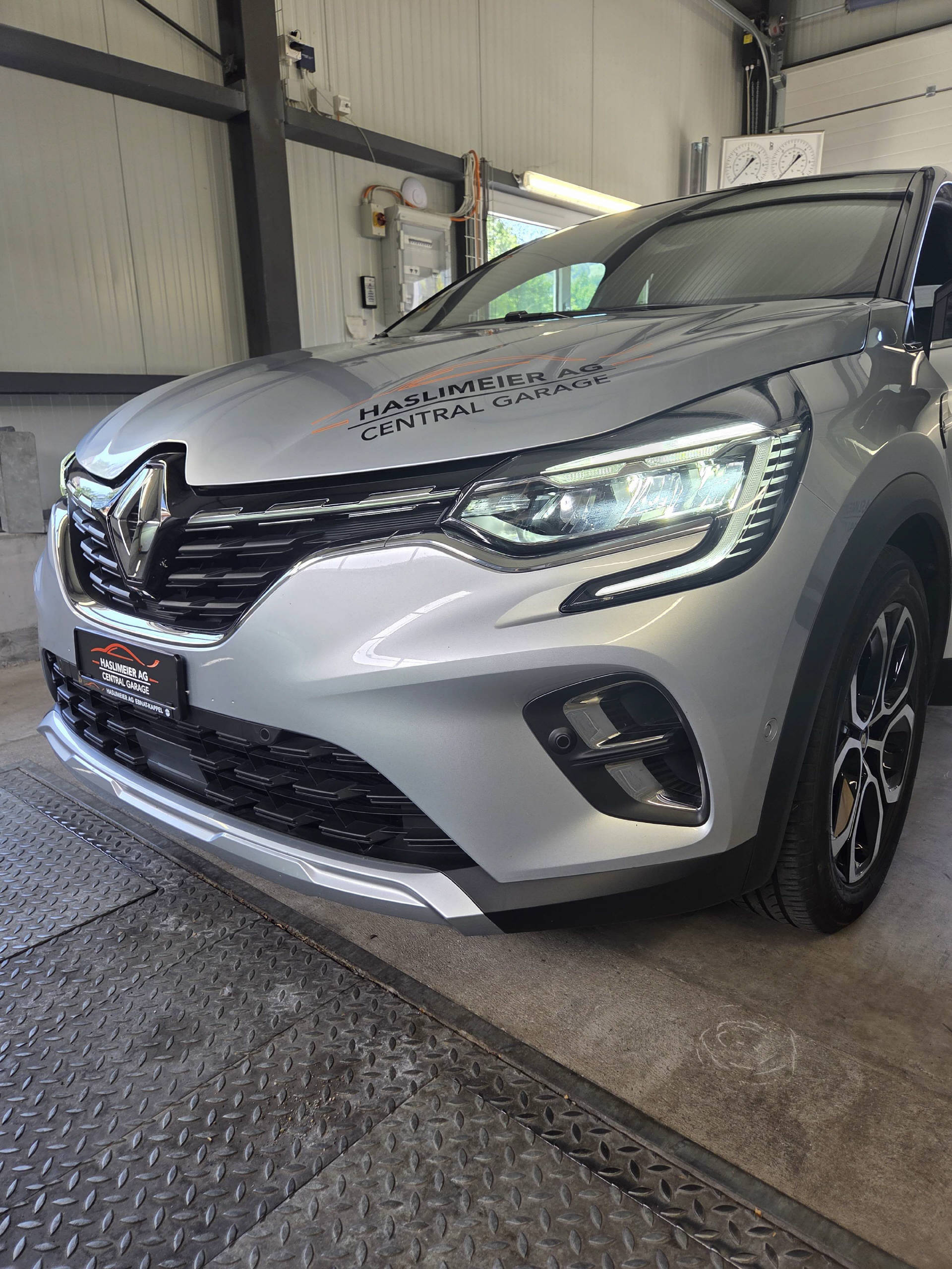 RENAULT Captur 1.6 E-Tech Plug-in Edition One-image-13