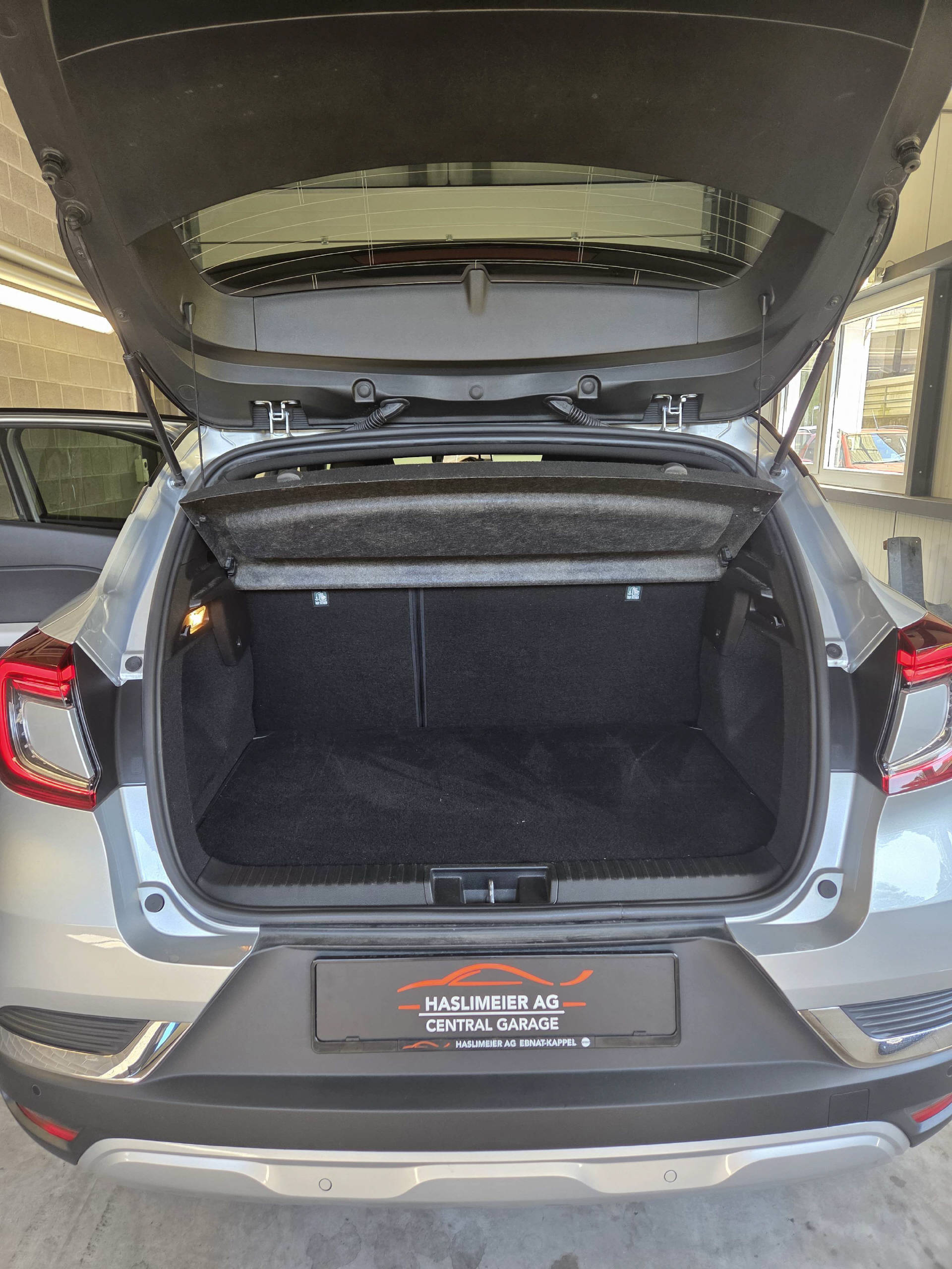 RENAULT Captur 1.6 E-Tech Plug-in Edition One-image-11