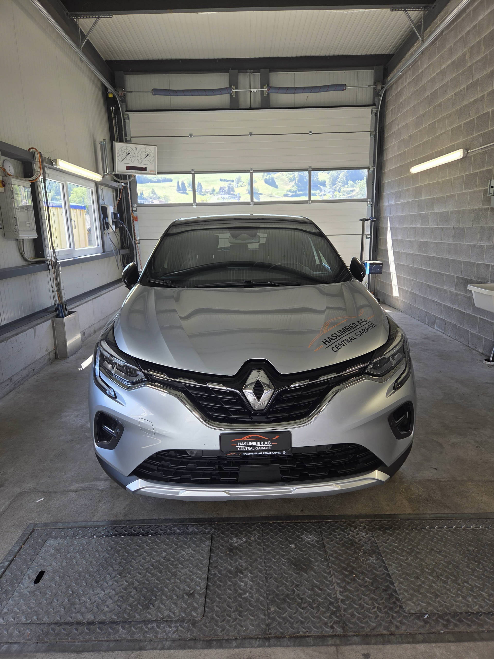 RENAULT Captur 1.6 E-Tech Plug-in Edition One-image-1