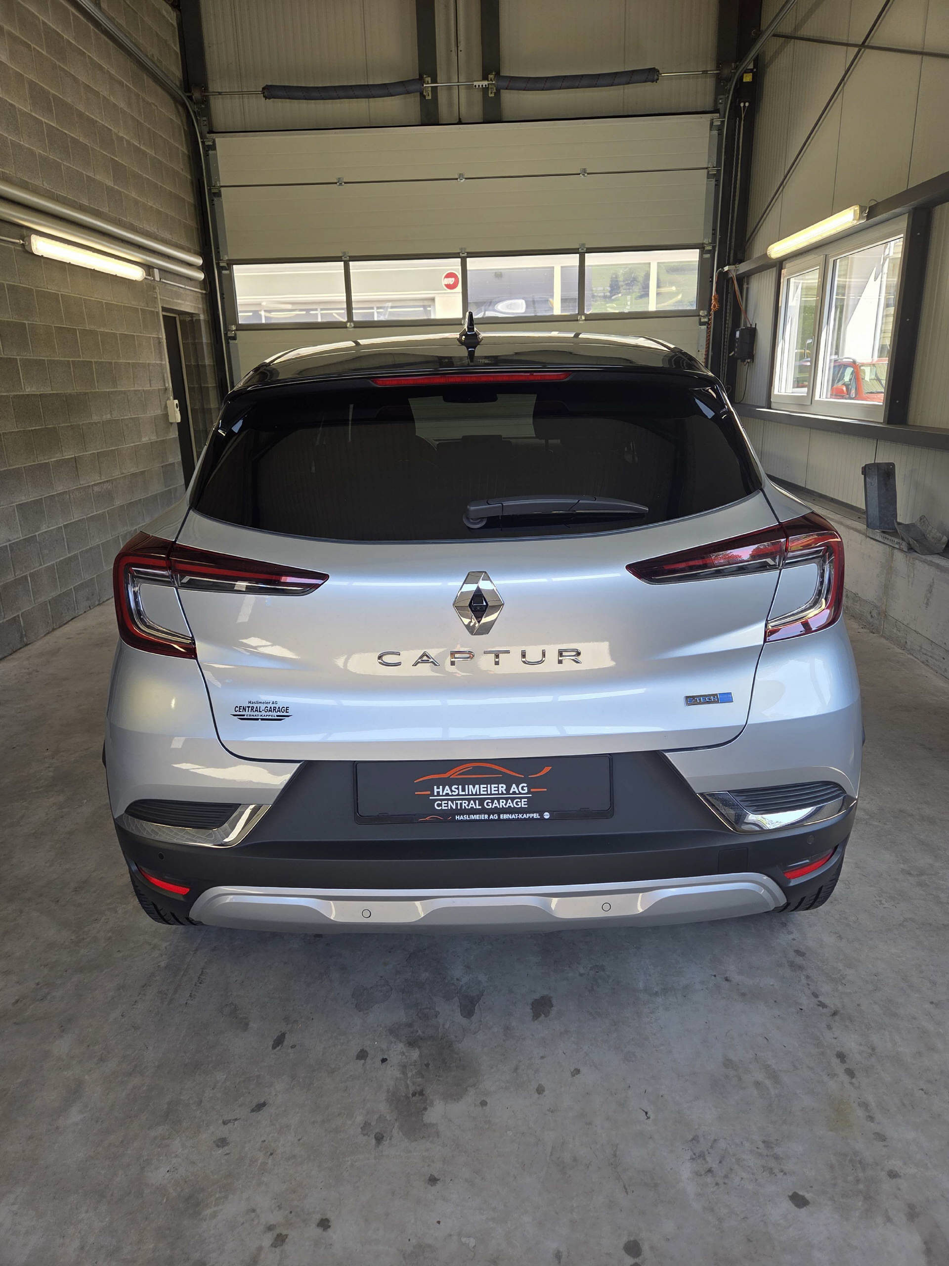 RENAULT Captur 1.6 E-Tech Plug-in Edition One-image-3
