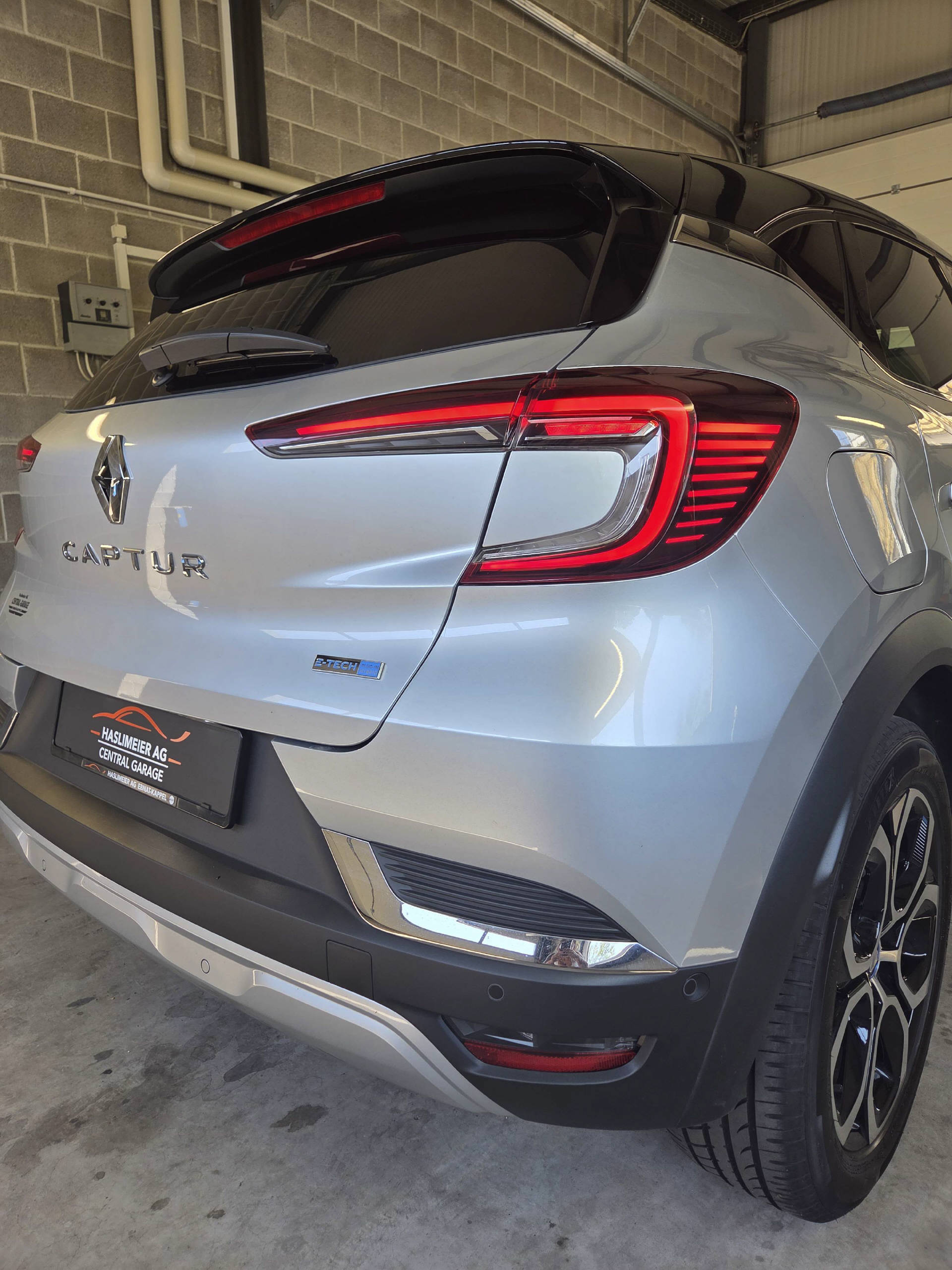 RENAULT Captur 1.6 E-Tech Plug-in Edition One-image-14