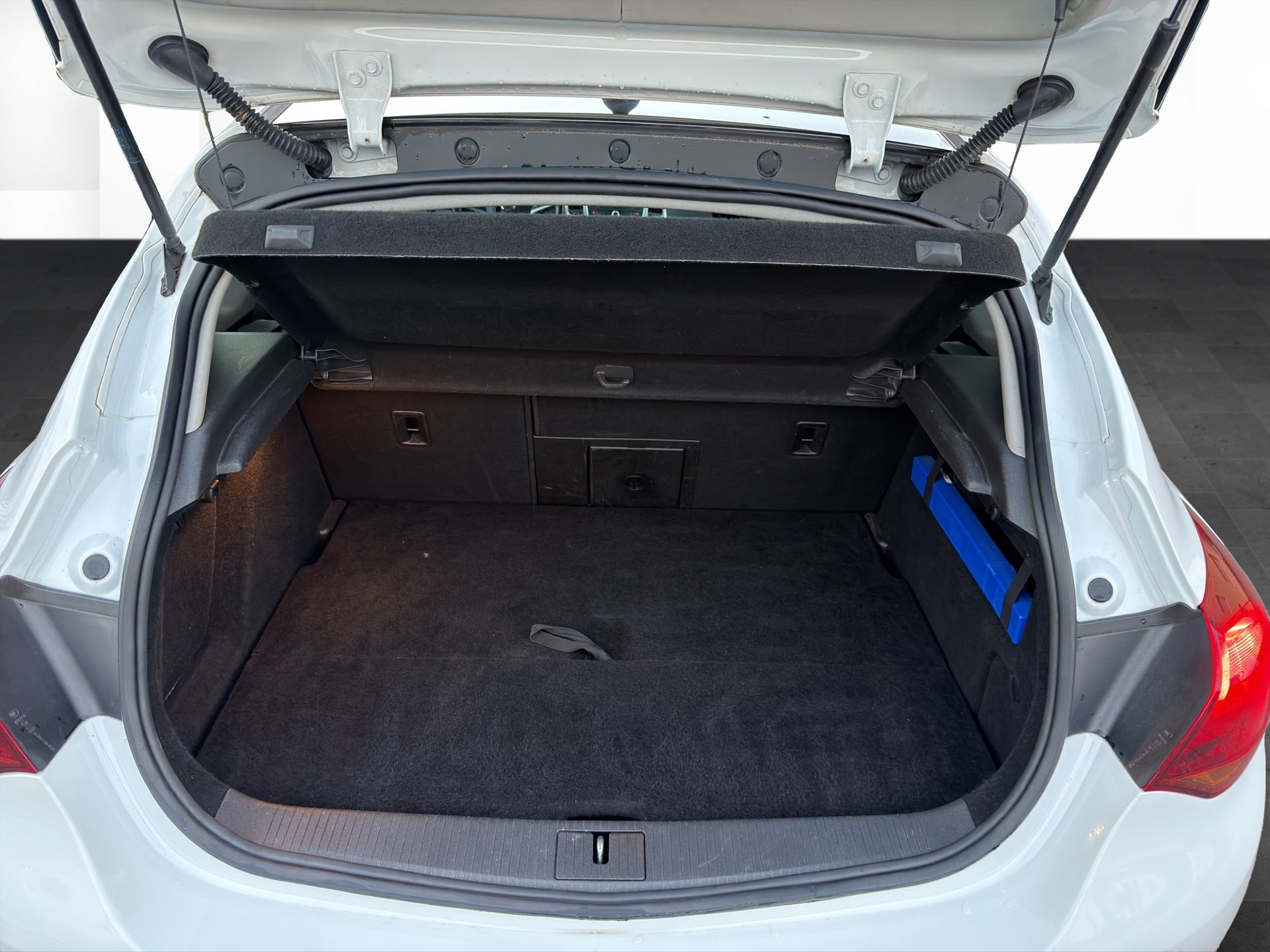 OPEL Astra 1.6i 16V Turbo Sport-image-9