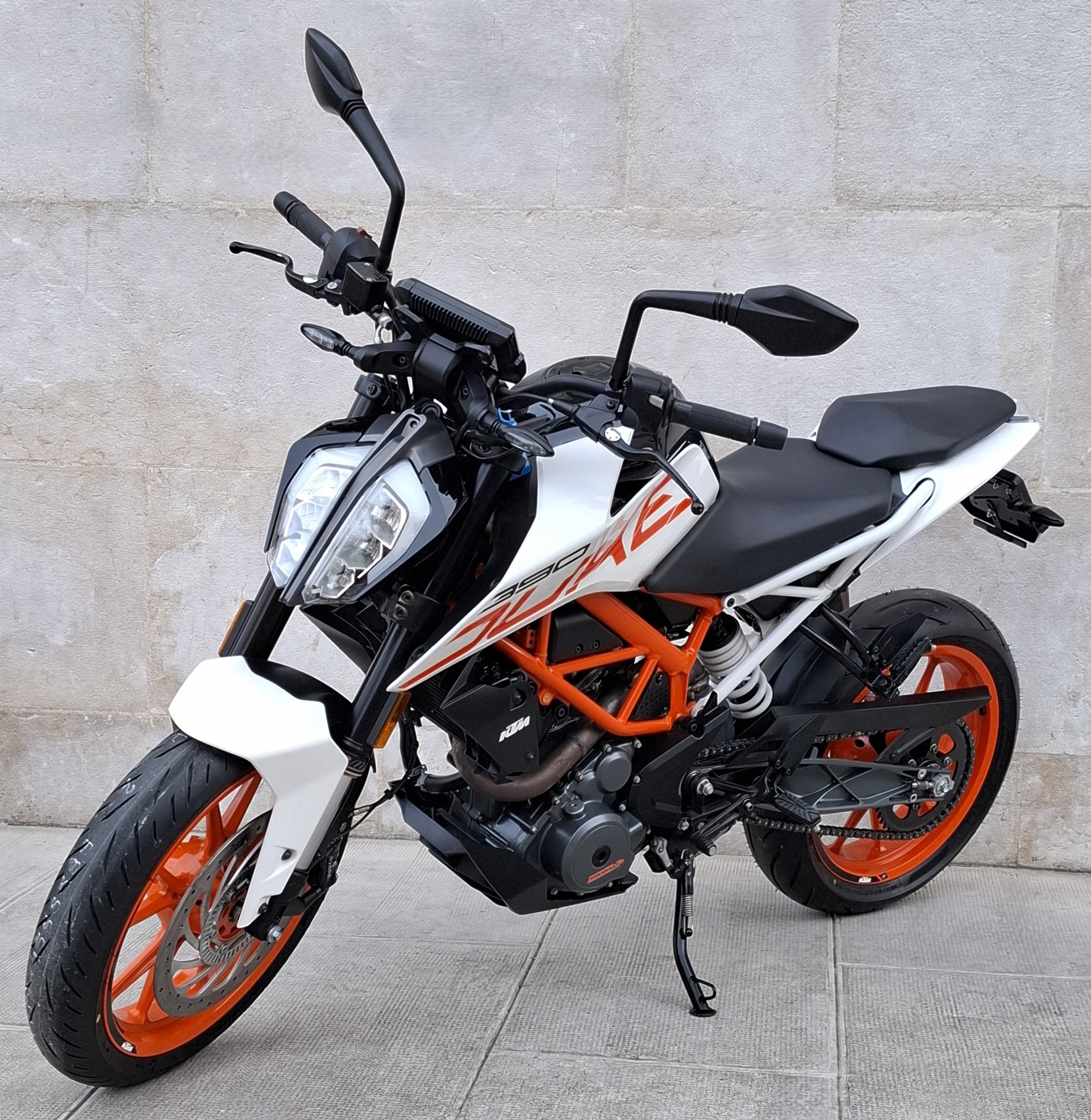 KTM 390 Duke ABS-showroom-element-3