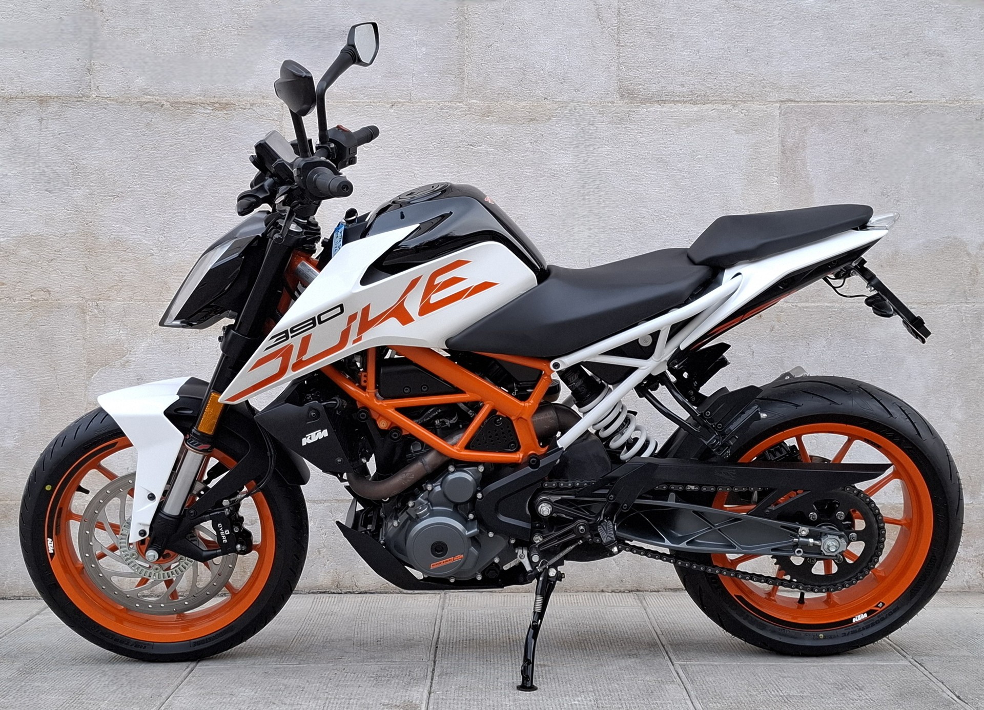 KTM 390 Duke ABS-showroom-element-2