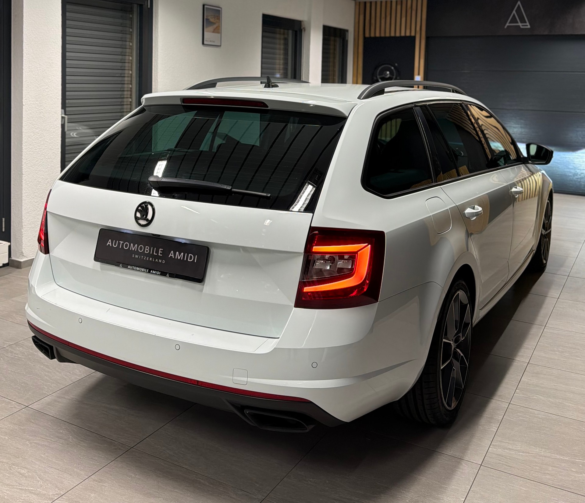 SKODA Octavia Combi 2.0 TSI RS DSG-image-4